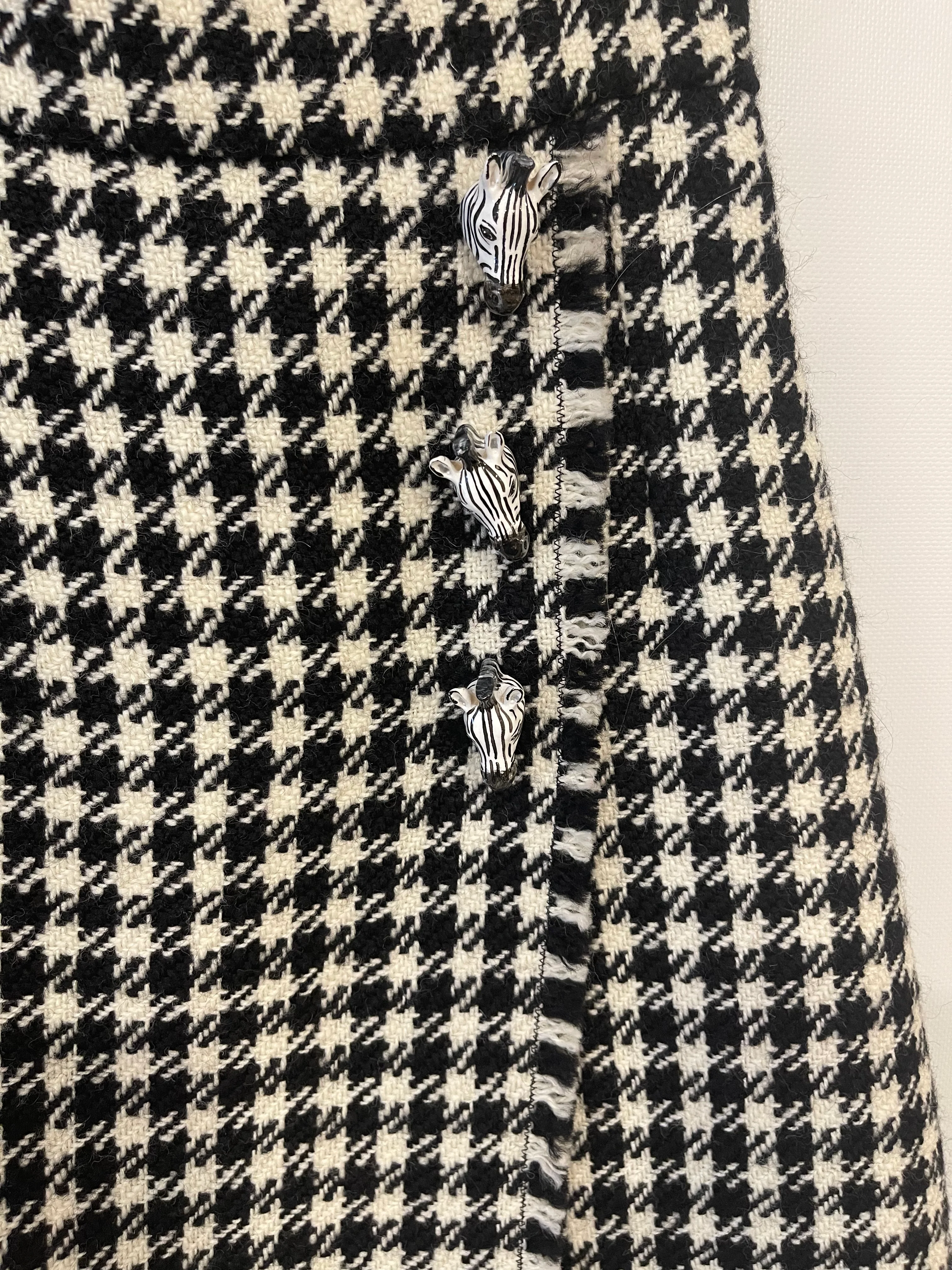 Dolce & Gabbana Black & White Wool Houndstooth Mini Skirt with Zebra Appliqué Size IT 38 (UK 6) - Image 10