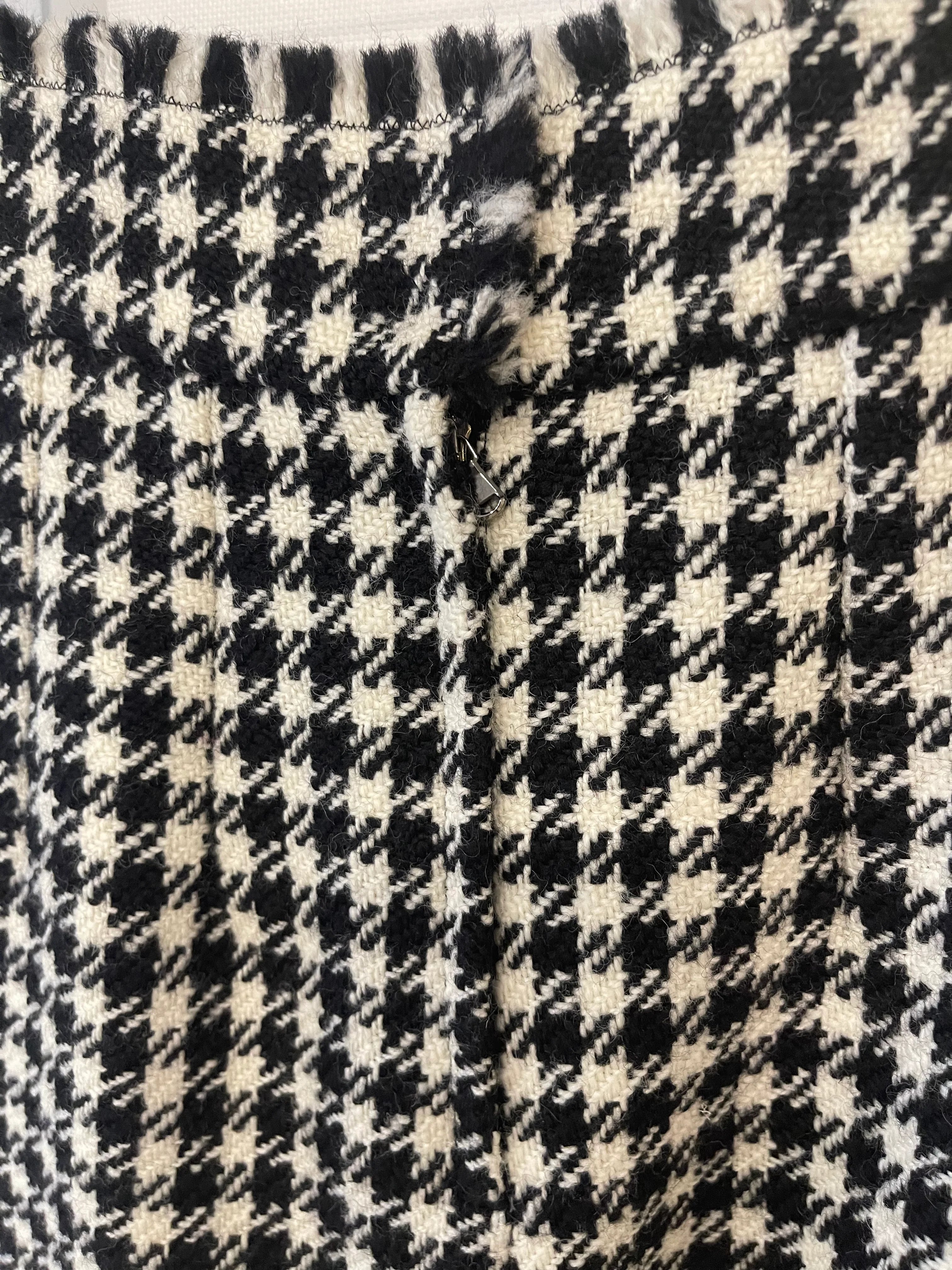 Dolce & Gabbana Black & White Wool Houndstooth Mini Skirt with Zebra Appliqué Size IT 38 (UK 6) - Image 12