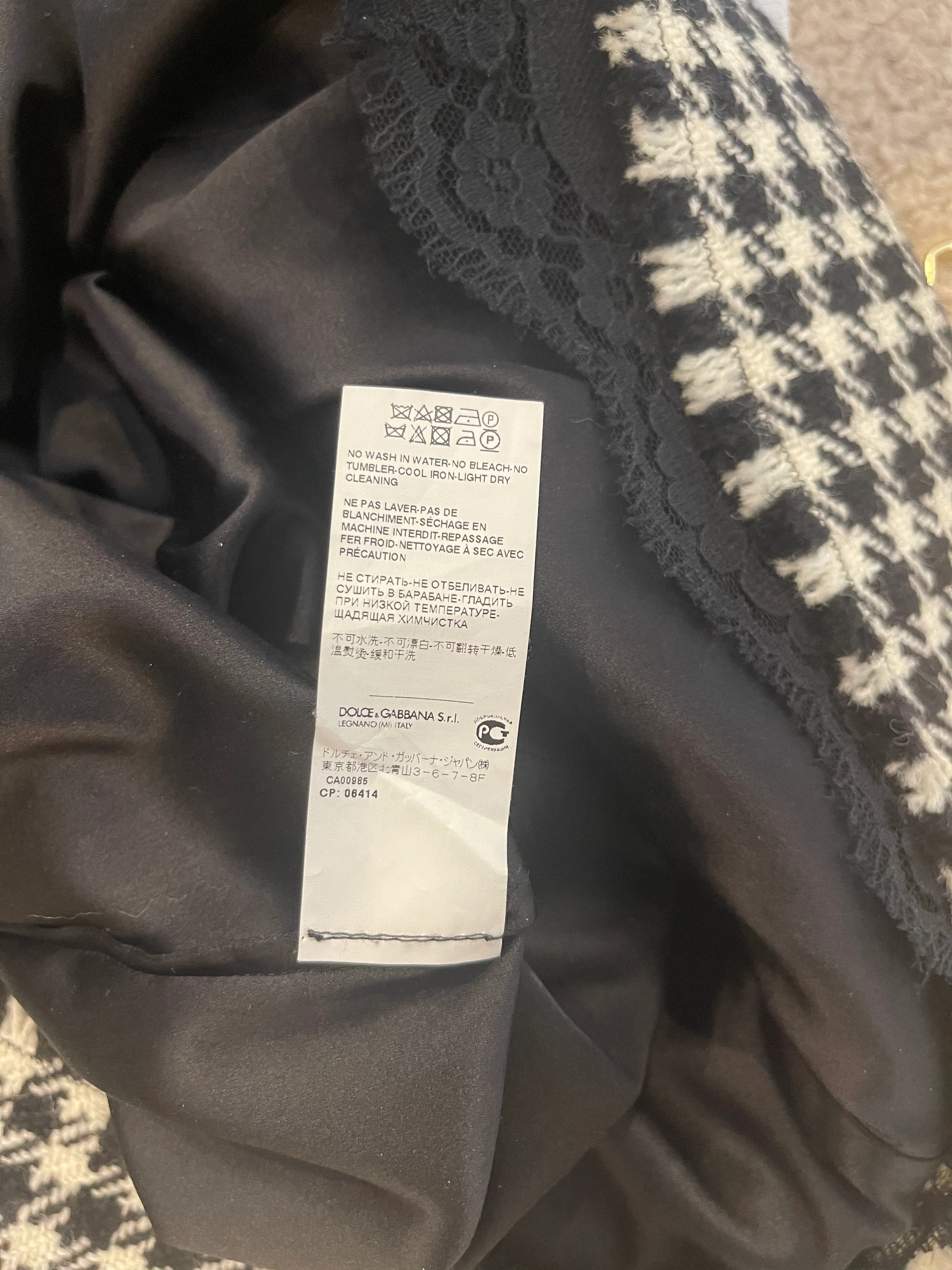 Dolce & Gabbana Black & White Wool Houndstooth Mini Skirt with Zebra Appliqué Size IT 38 (UK 6) - Image 14