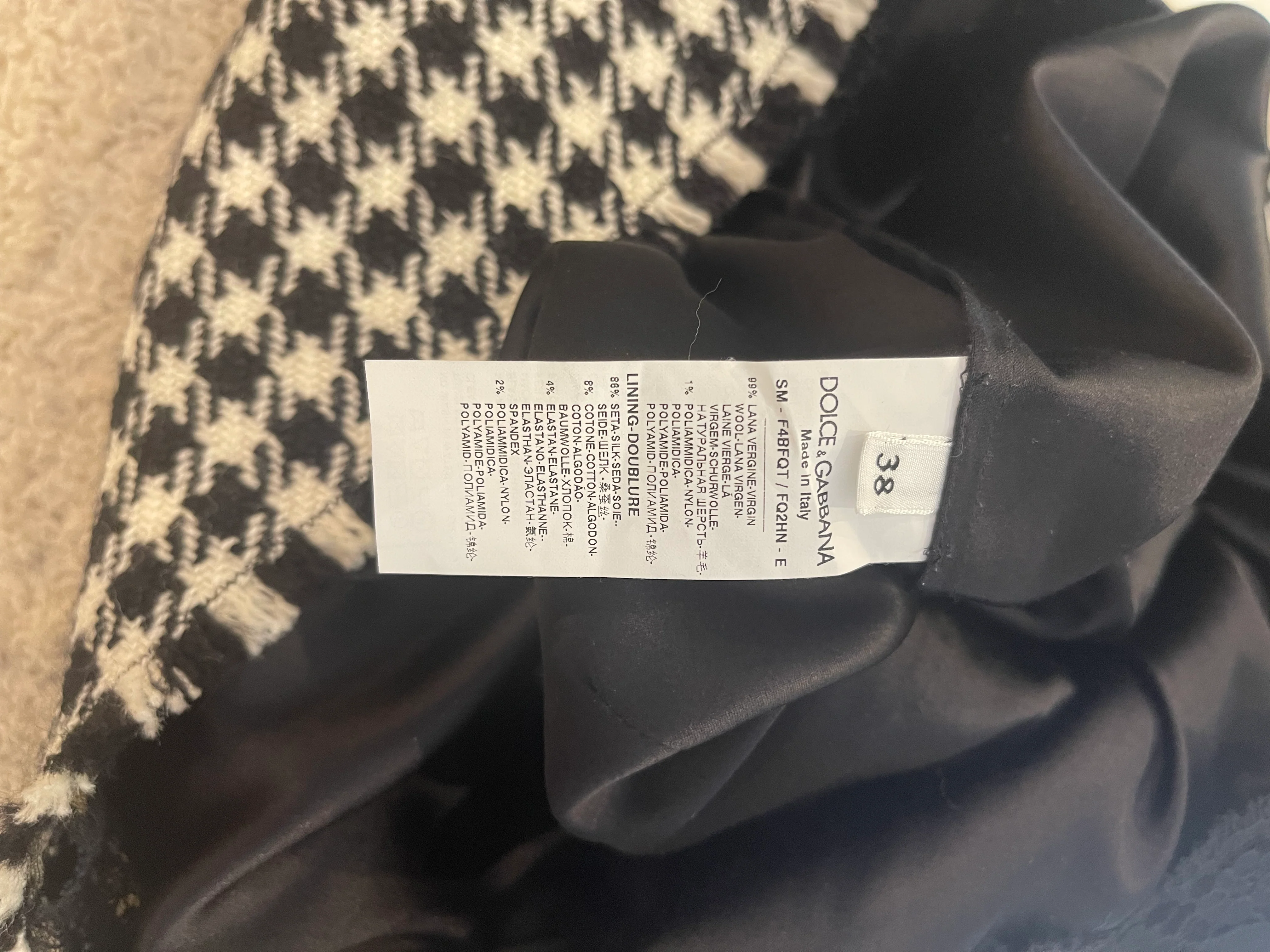 Dolce & Gabbana Black & White Wool Houndstooth Mini Skirt with Zebra Appliqué Size IT 38 (UK 6) - Image 15
