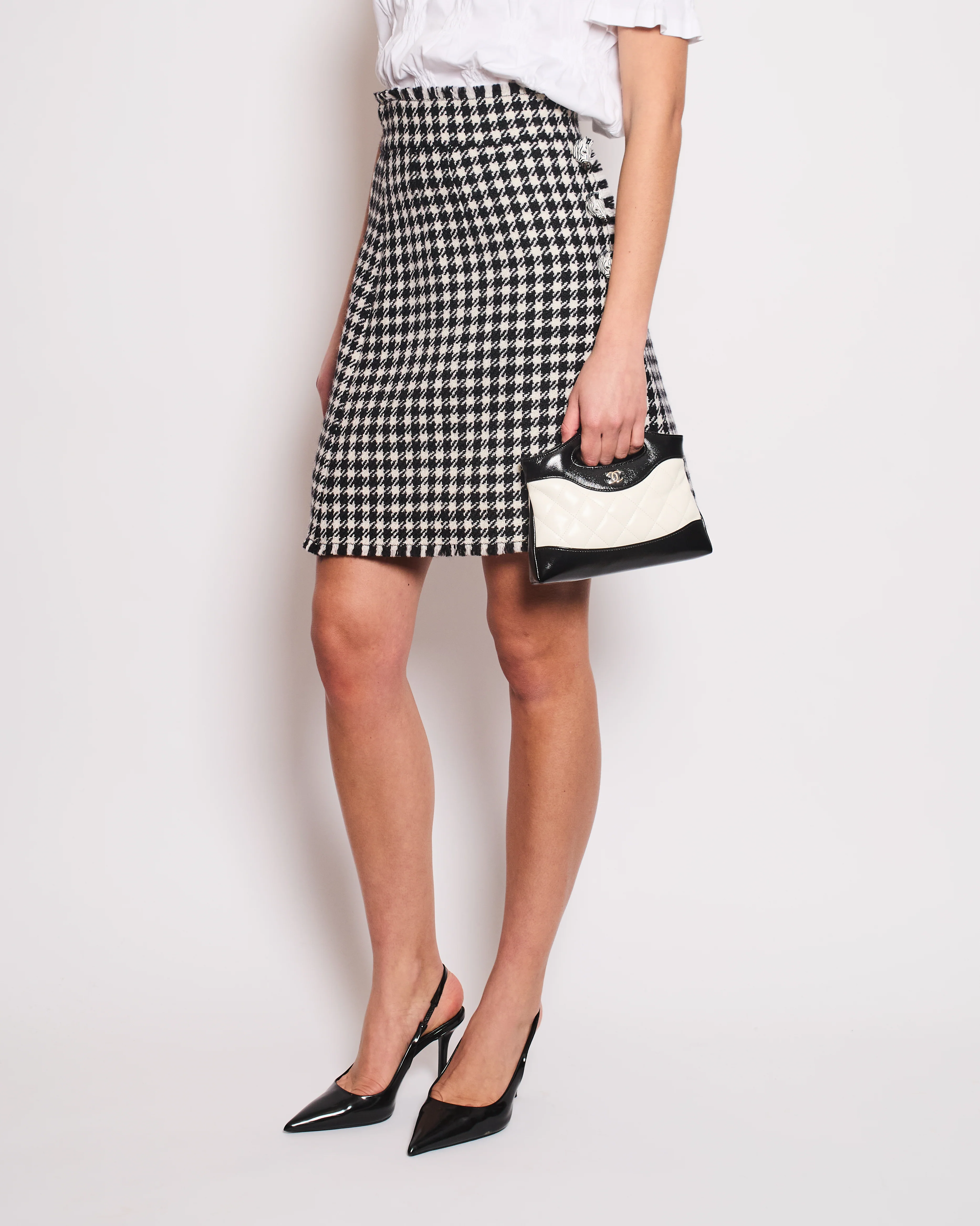 Dolce & Gabbana Black & White Wool Houndstooth Mini Skirt with Zebra Appliqué Size IT 38 (UK 6) - Image 2