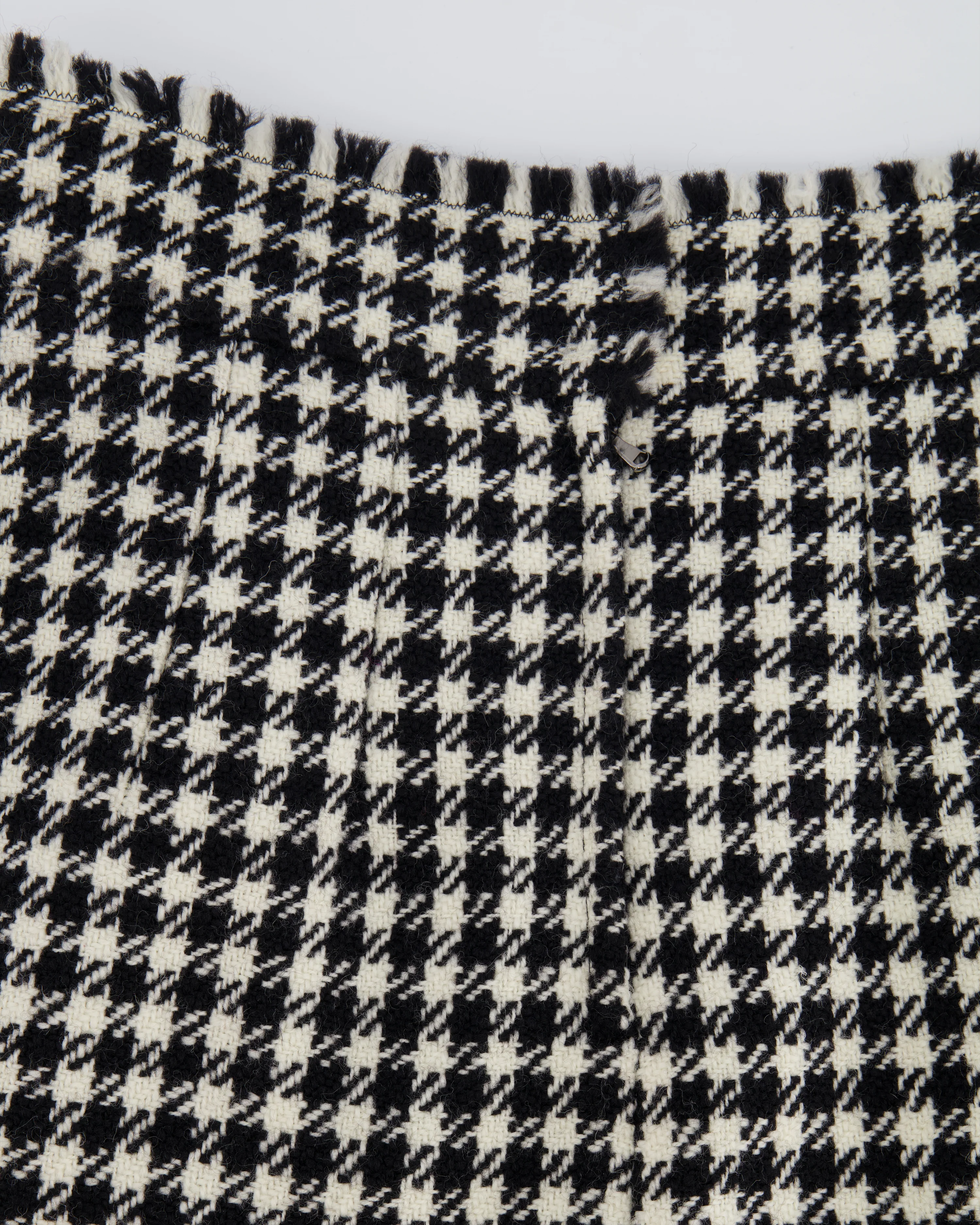 Dolce & Gabbana Black & White Wool Houndstooth Mini Skirt with Zebra Appliqué Size IT 38 (UK 6) - Image 7