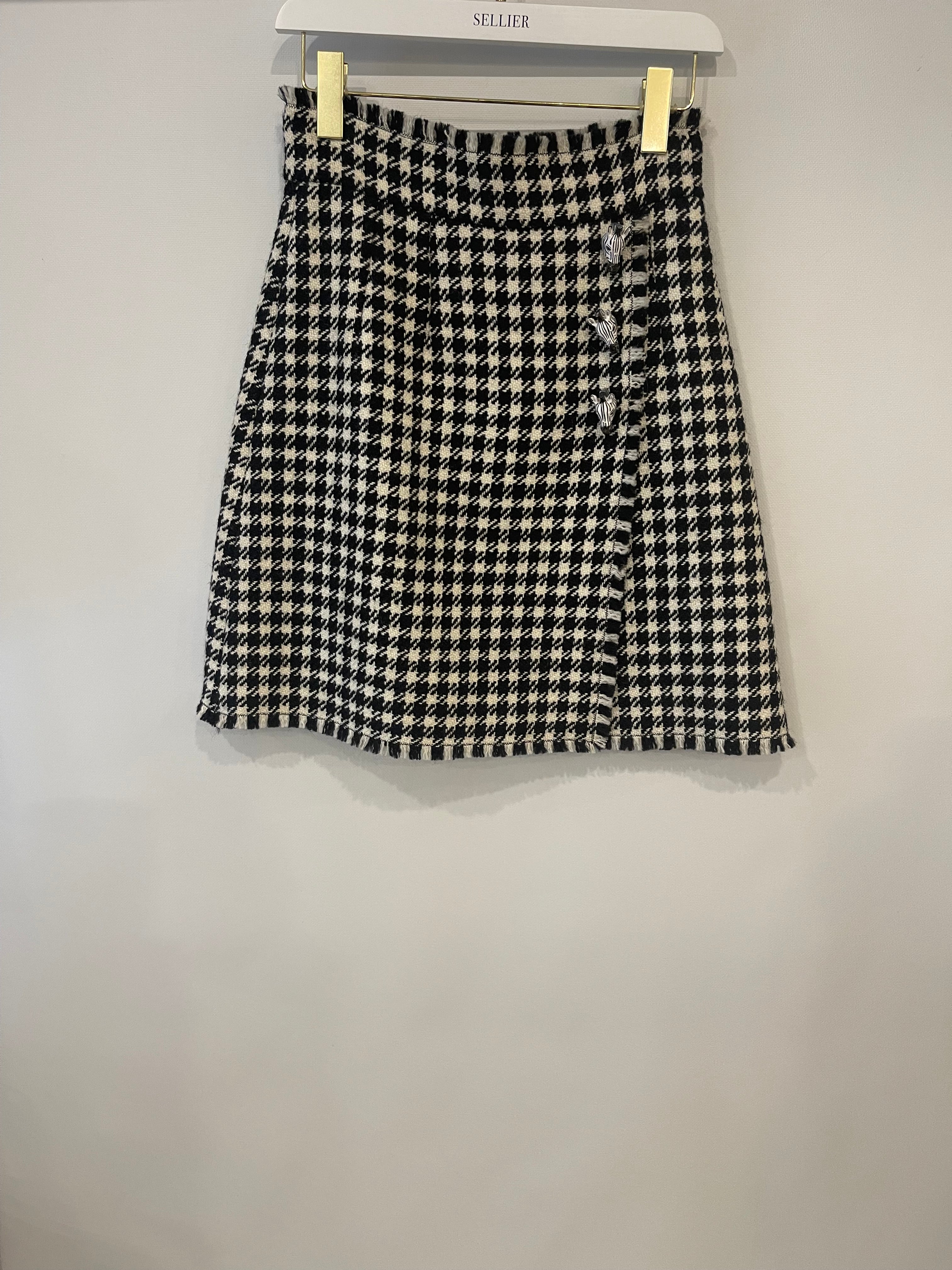 Dolce & Gabbana Black & White Wool Houndstooth Mini Skirt with Zebra Appliqué Size IT 38 (UK 6) - Image 8