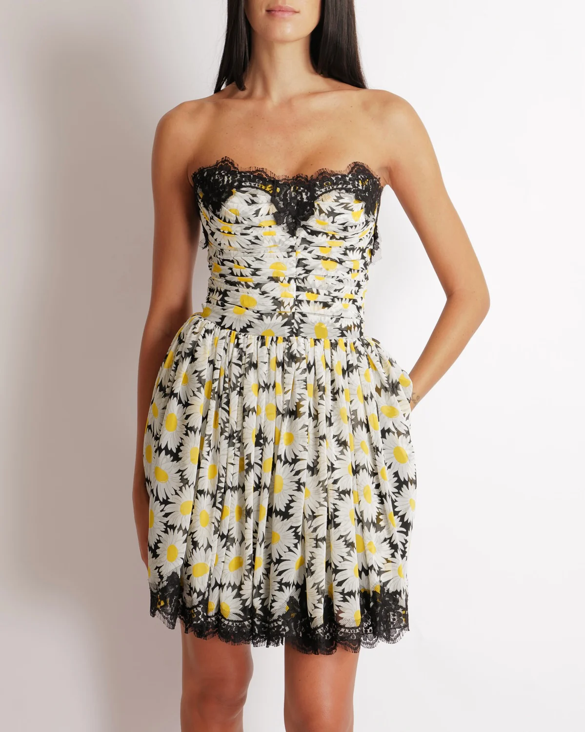 Dolce & Gabbana Black and White Daisy Printed Sleeveless Mini Dress with Rouched Bustier Top Detail and Black Lace Trims Size IT 38 (UK 6) - Image 3