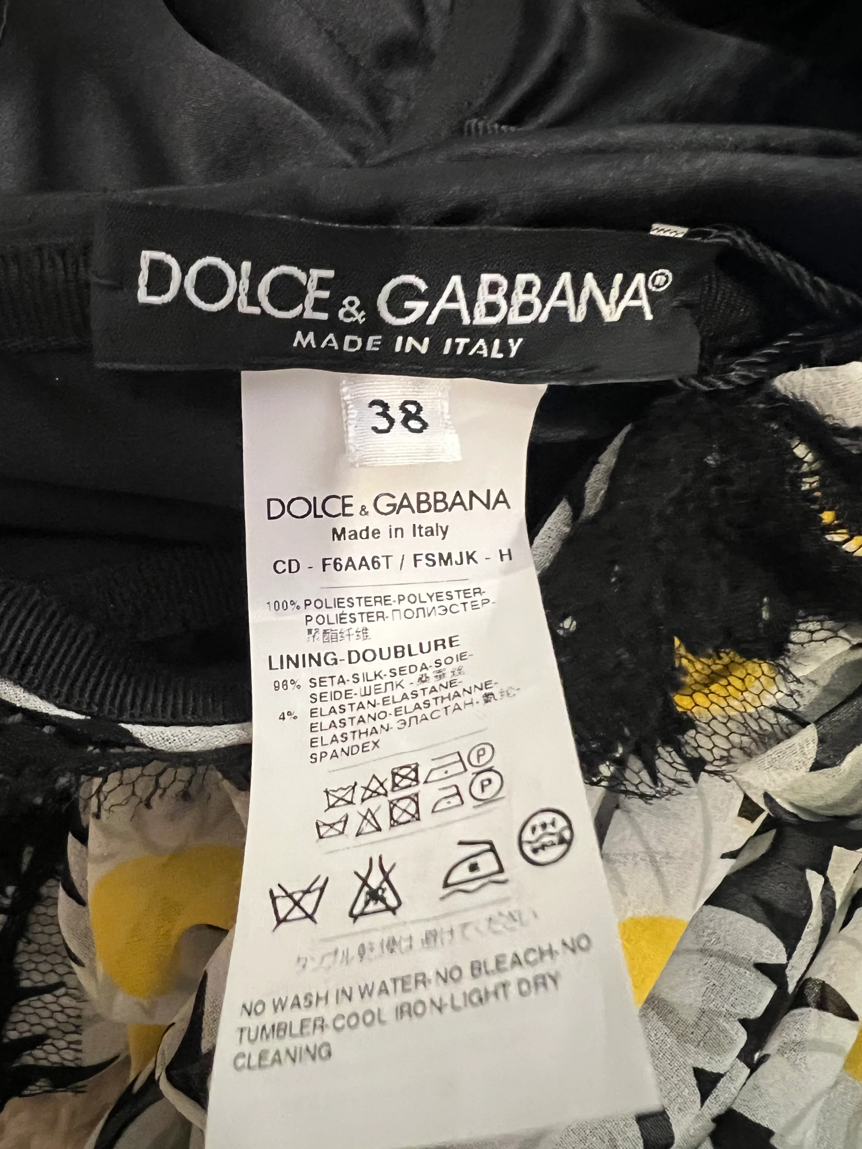Dolce & Gabbana Black and White Daisy Printed Sleeveless Mini Dress with Rouched Bustier Top Detail and Black Lace Trims Size IT 38 (UK 6) - Image 8