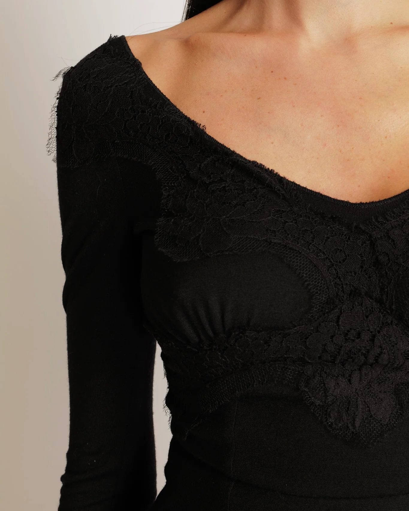 Dolce & Gabbana Black Off Shoulder Wool Midi Dress with Lace Detail Size IT 36 (UK 4) - Image 4