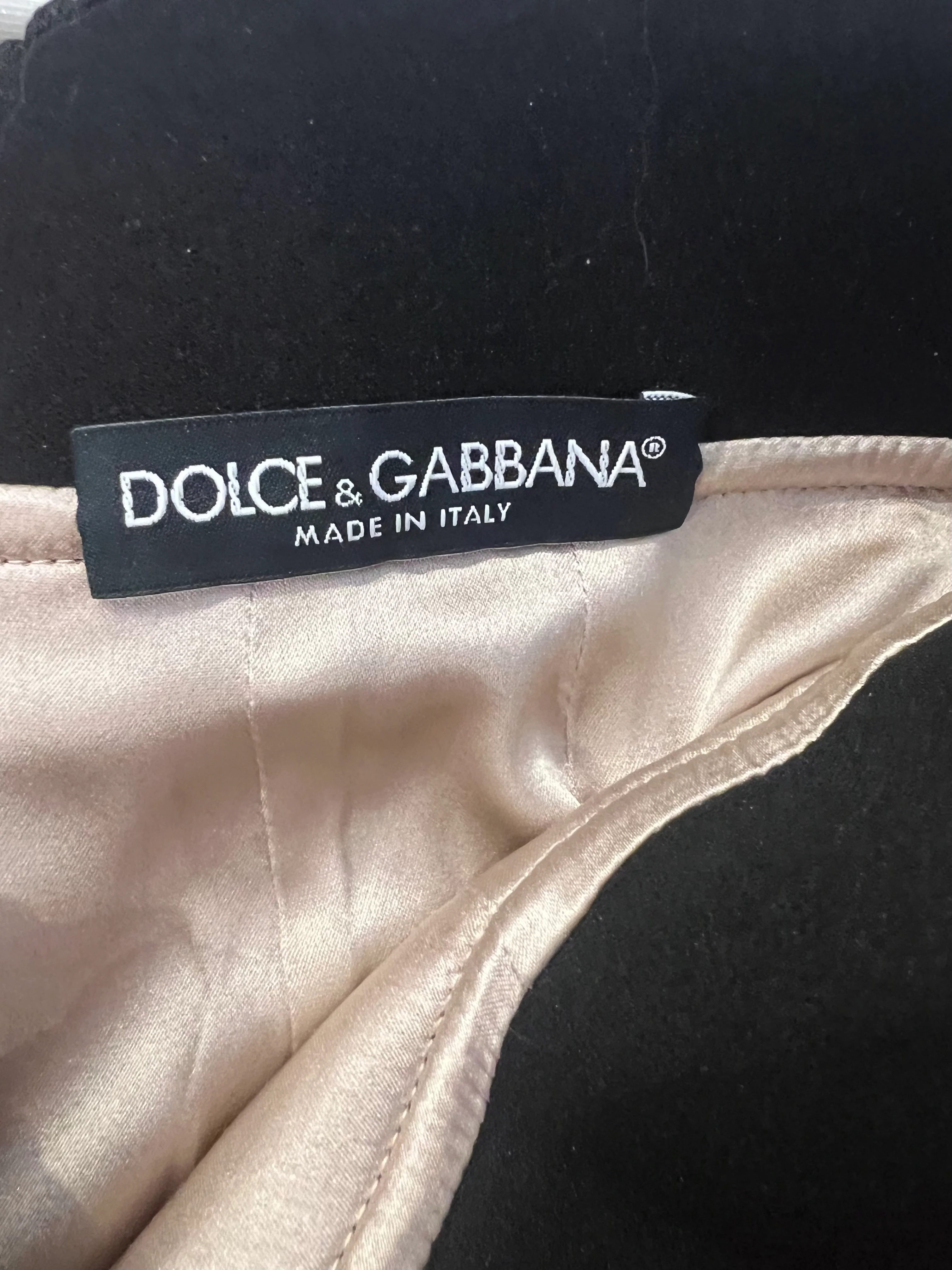 Dolce & Gabbana Pink Wool Mini Skirt with Black Waistband and Gold Buttons Detail Size IT 44 (UK 12) - Image 5