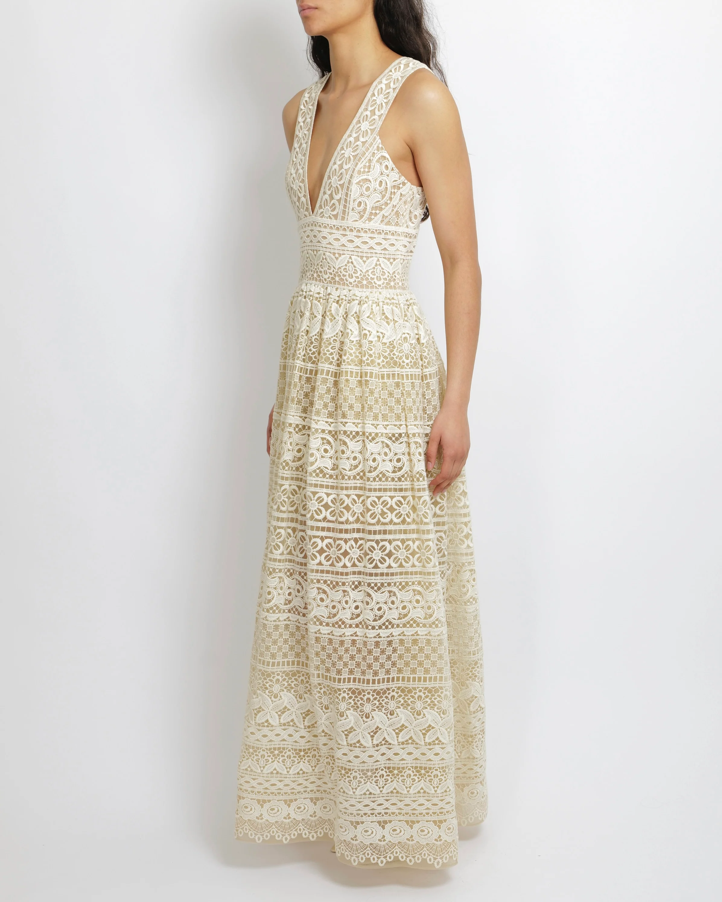 Elie Saab Resort 2016 Ivory and Beige Embroidered Lace Sleeveless Gown with V-Neck Detail Size FR 38 (UK 10) - Image 2