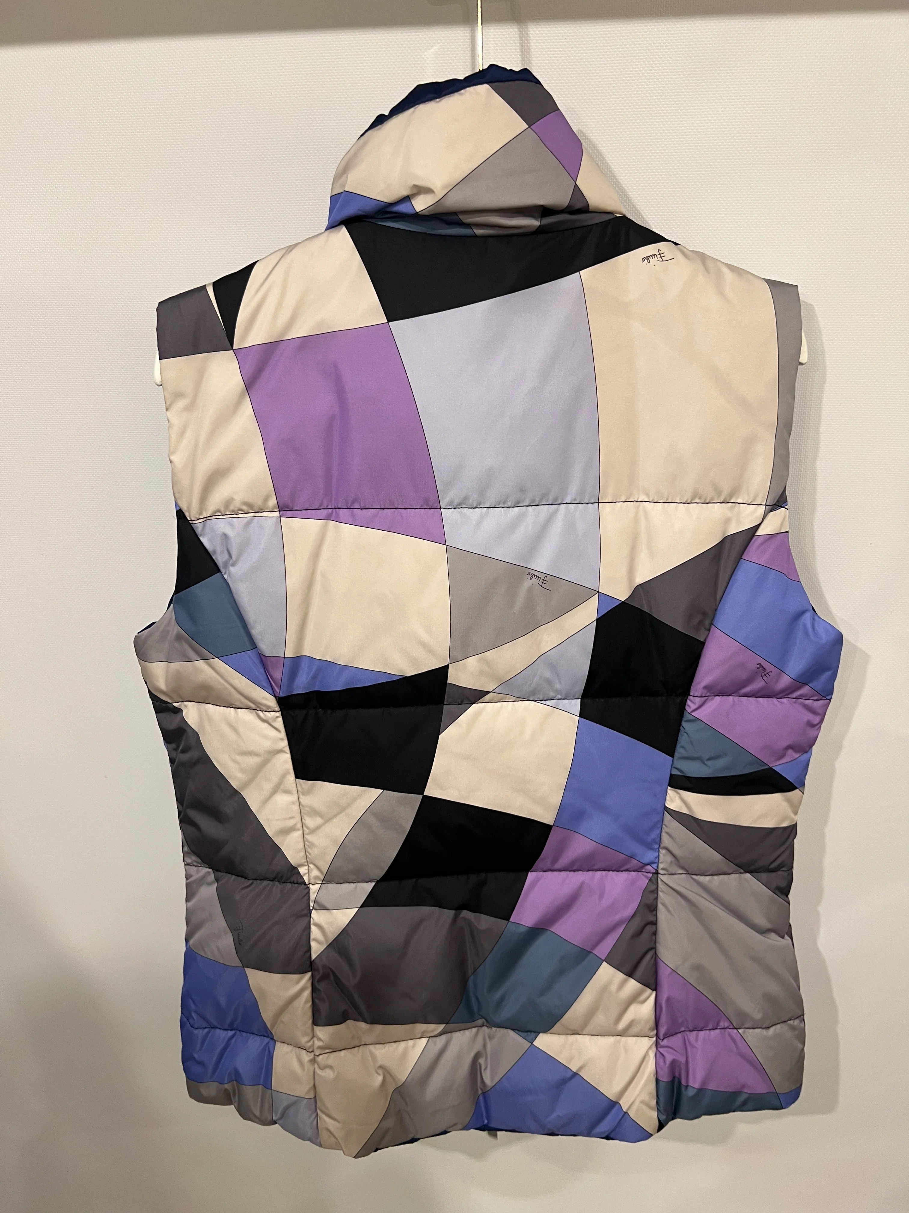 Emilio Pucci Purple and Multi-Colour Reversible Sleeveless Puffer Jacket with Abstract Pattern Size IT 44 (UK 12) - Image 7