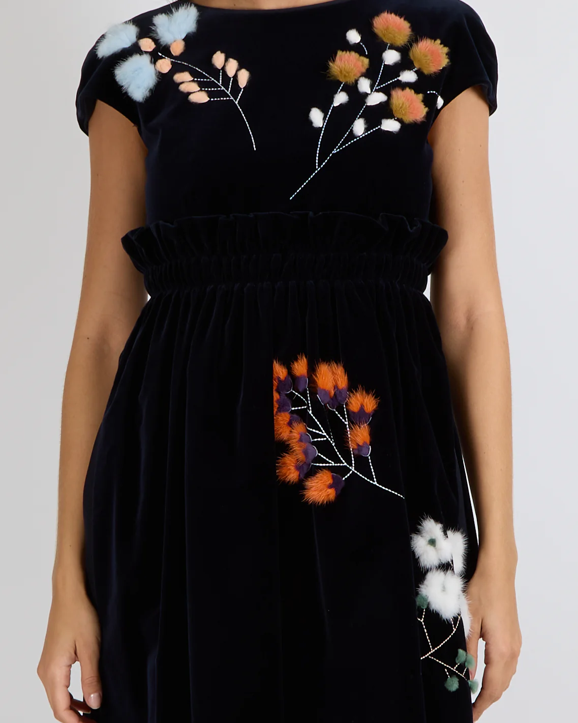 Fendi Navy Velvet Short-Sleeve Mini Dress with Floral Mink Fur Details Size IT 36 (UK 4) - Image 3