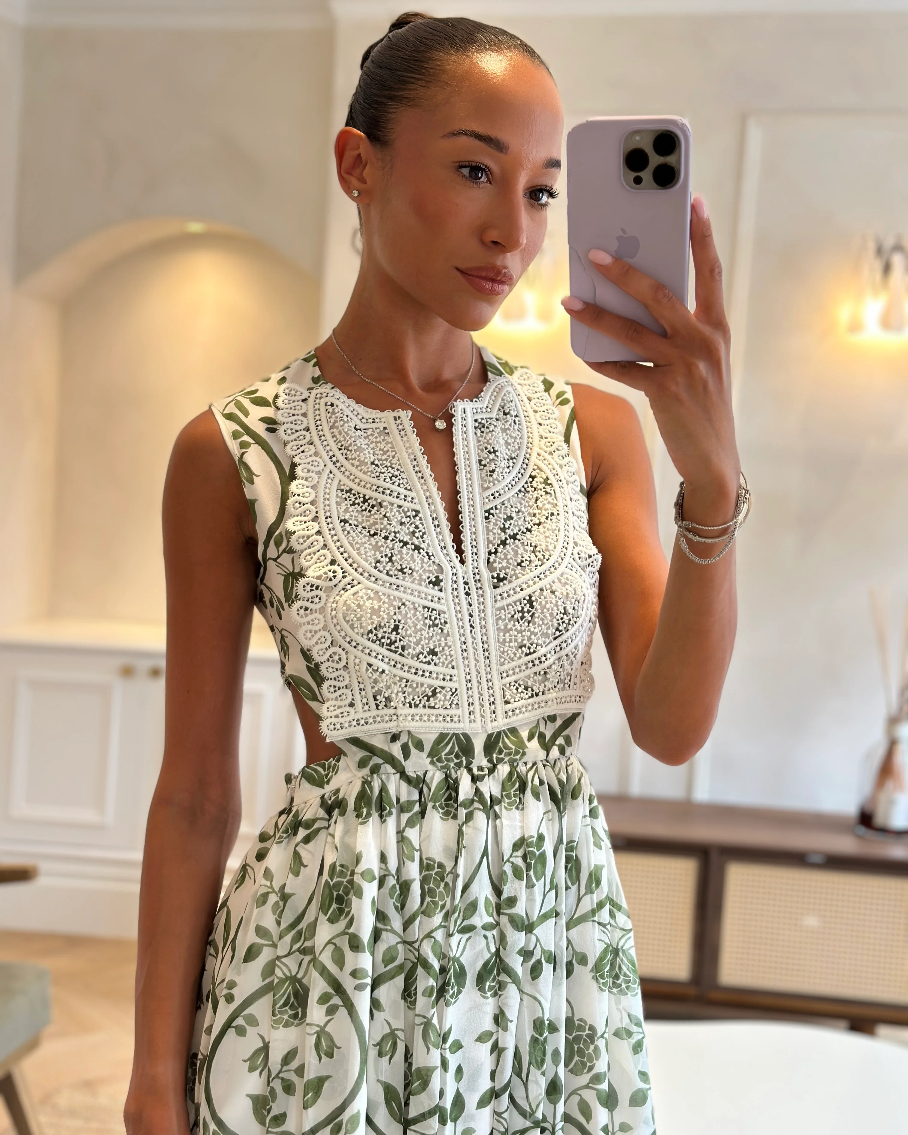 Giambattista Valli White and Green Sleeveless Floral Midi Dress with Lace Bodice and Cut Out at the Back Size IT 36 (UK 4) - Image 6