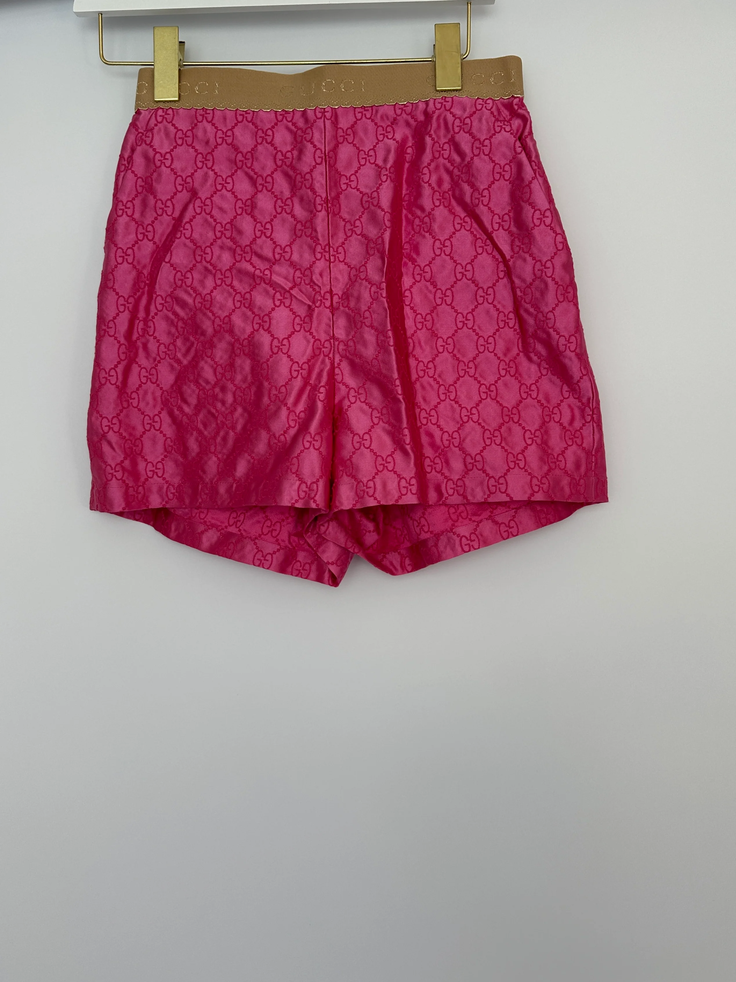 Gucci Pink Silk Monogram Top Shorts Set with Beige Logo Elasticated Detail Size IT 38 (UK 6) - Image 10
