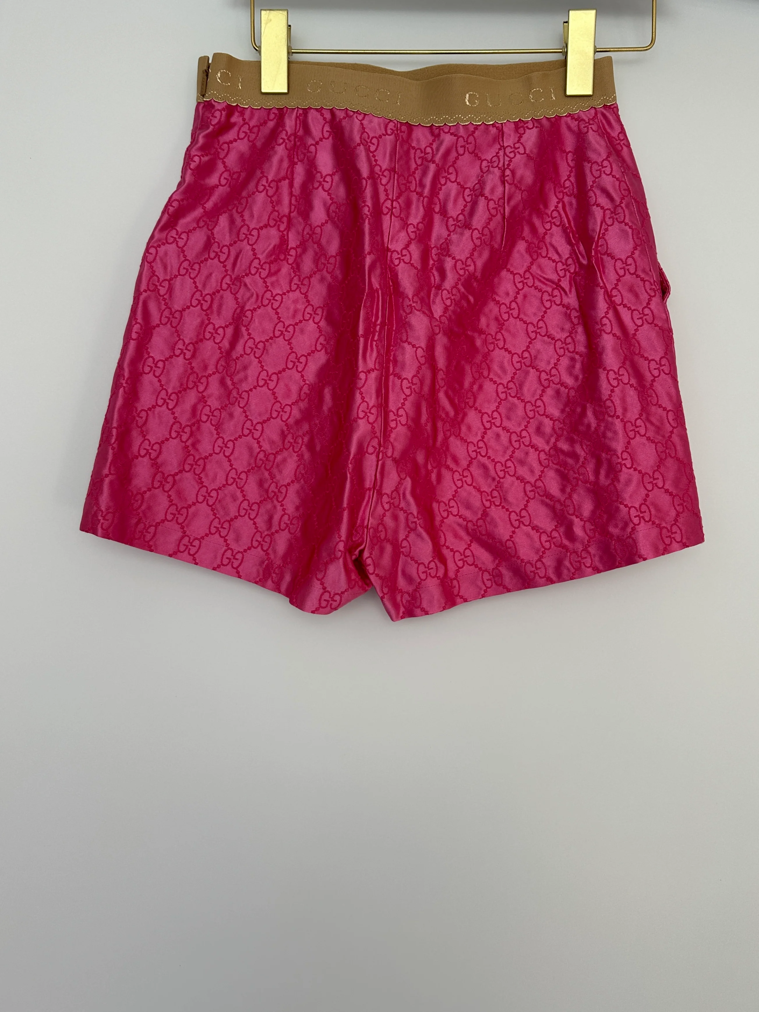 Gucci Pink Silk Monogram Top Shorts Set with Beige Logo Elasticated Detail Size IT 38 (UK 6) - Image 11