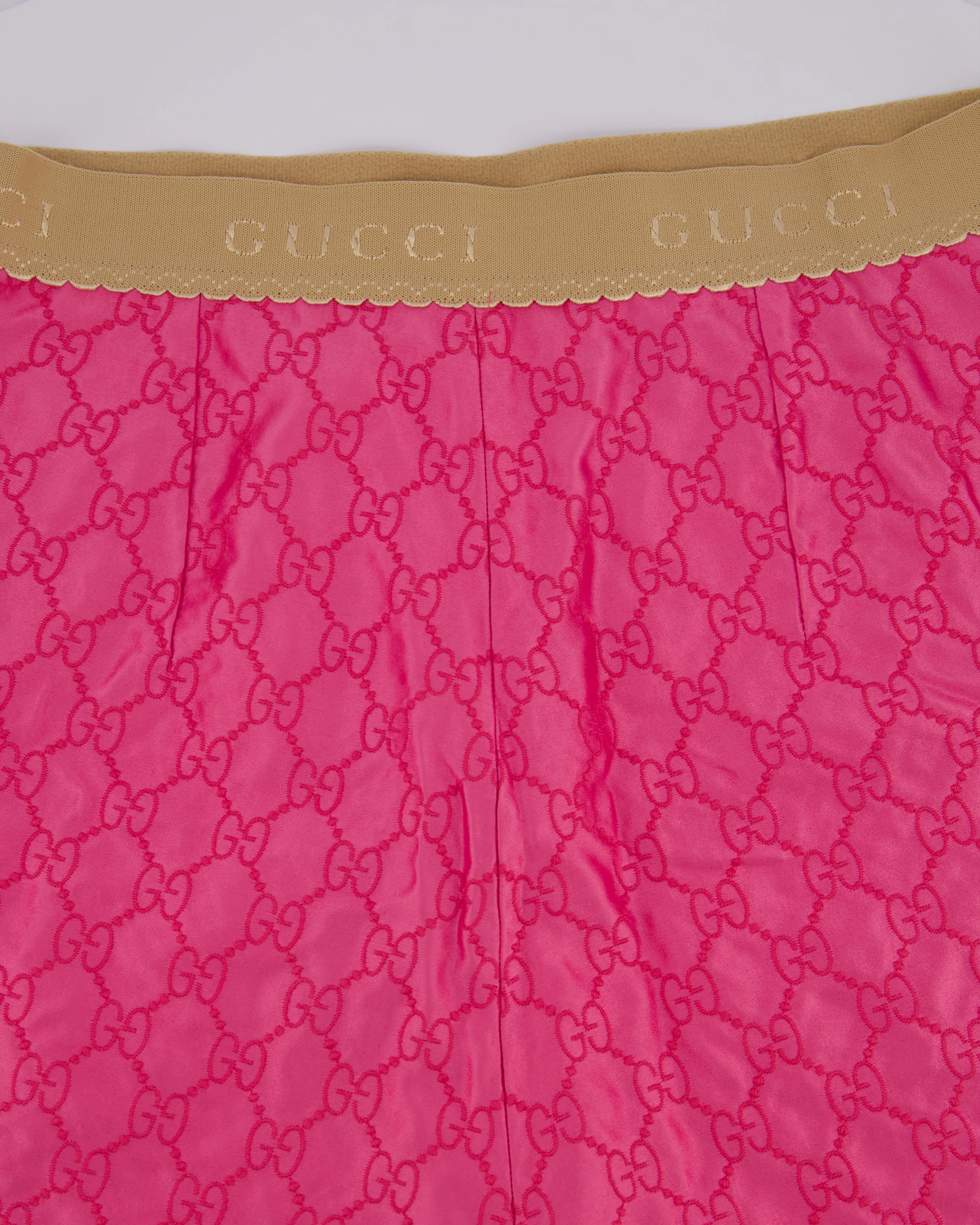 Gucci Pink Silk Monogram Top Shorts Set with Beige Logo Elasticated Detail Size IT 38 (UK 6) - Image 9