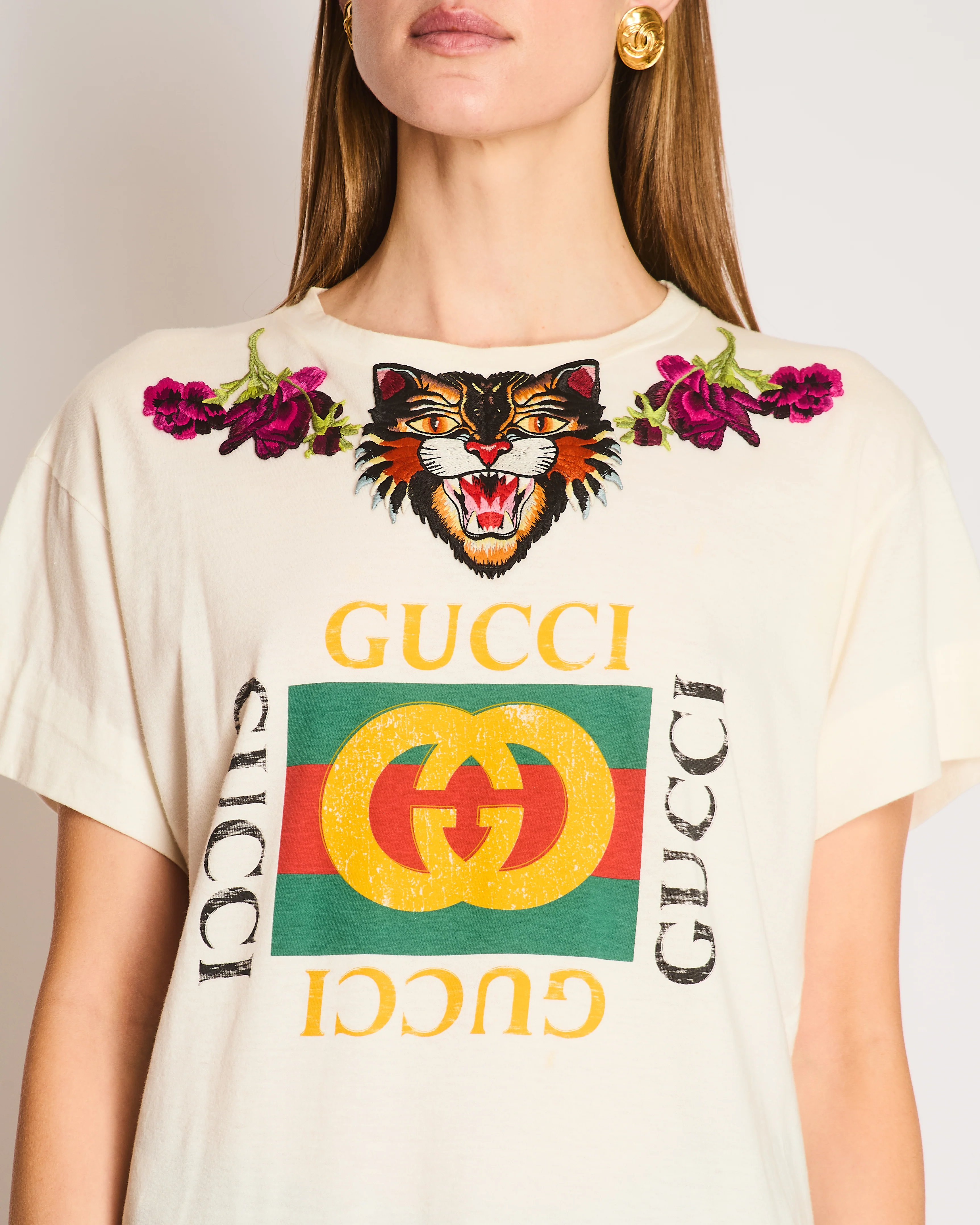 Gucci White Logo Print T-Shirt with Angry Cat Motif and Floral Embroidery Size M (UK 10) - Image 2