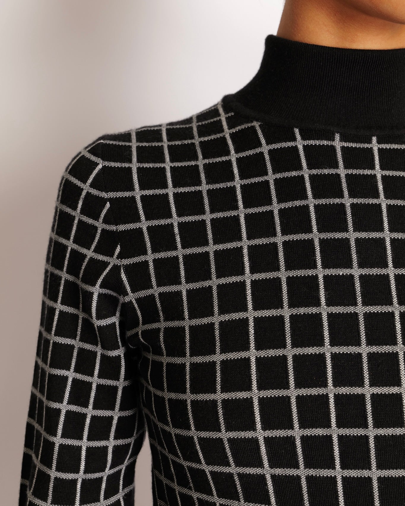 Hermès Black and White Cashmere Checkered High Neck Jumper Size FR 34 (UK 6) RRP £1,500 - Image 3