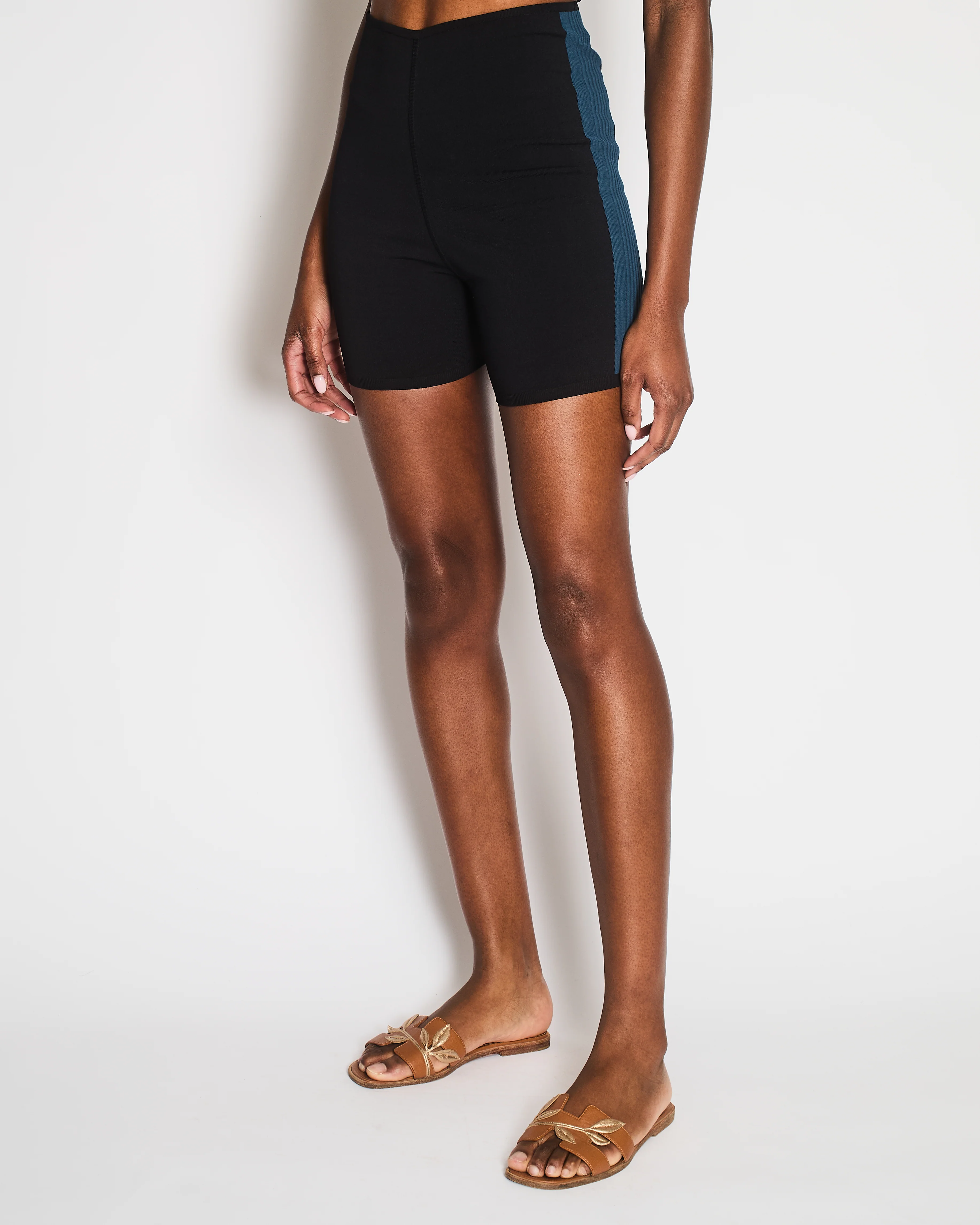 Hermès Black Top and Shorts Sports Set with Blue Ribbed Bands Detail Size S (UK 8) RRP £865 - Image 4