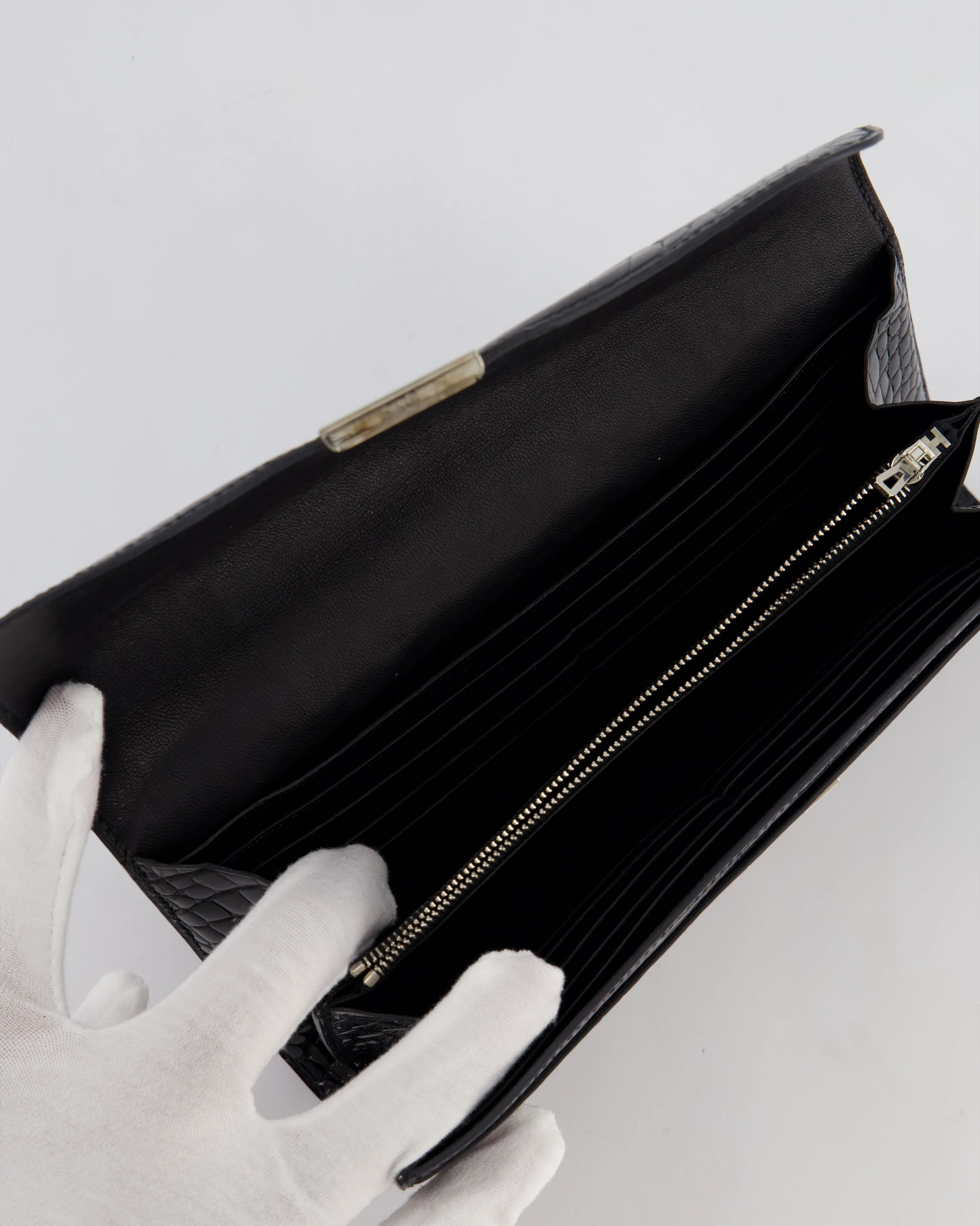 Hermès Constance Wallet in Noir Alligator with Palladium Hardware - Image 18