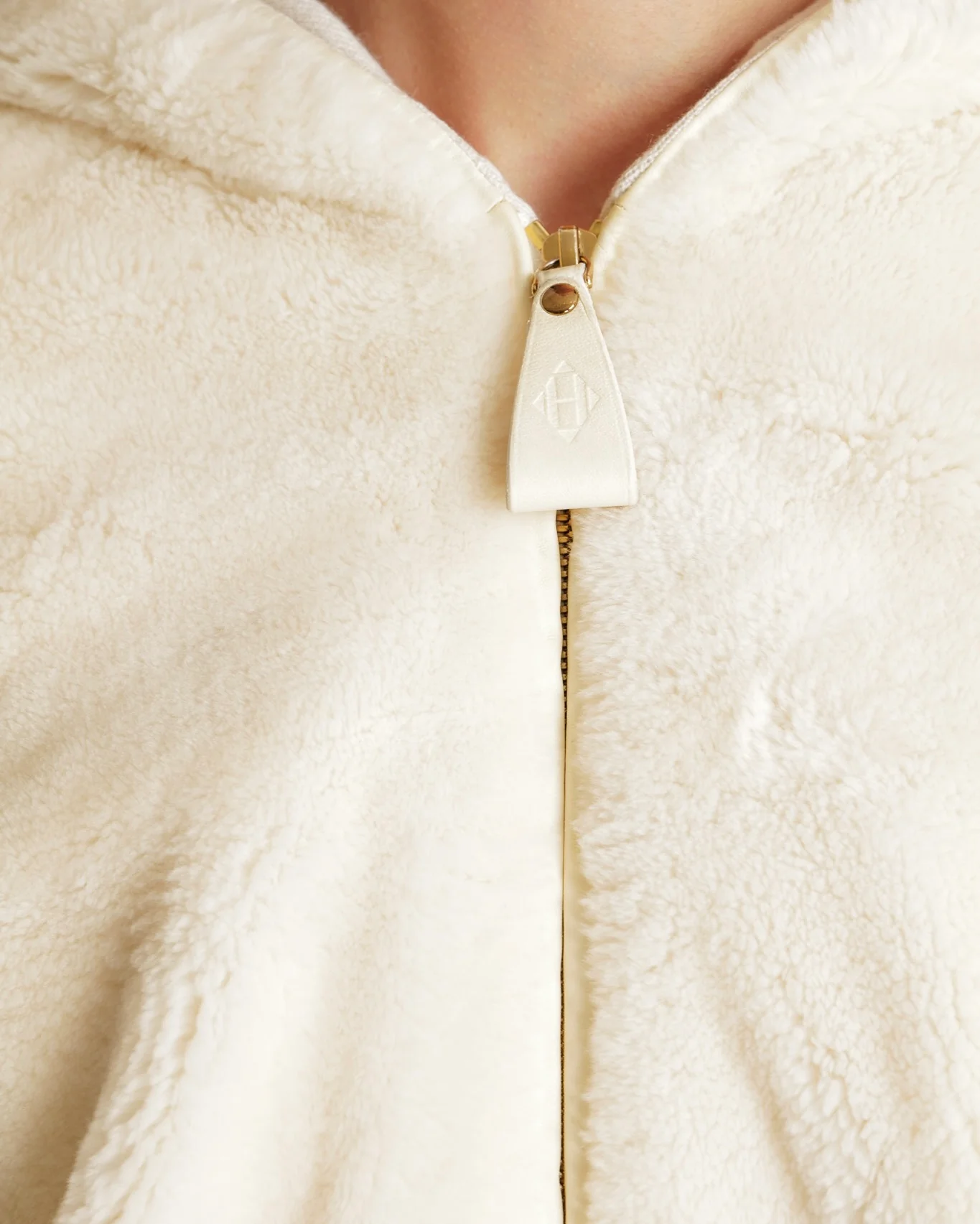 Hermès Cream Cashmere and Shearling Zip Up Hooded Jacket with Leather Cuff and Waistband Details Size FR 36 (UK 8) RRP £13,750 - Image 3