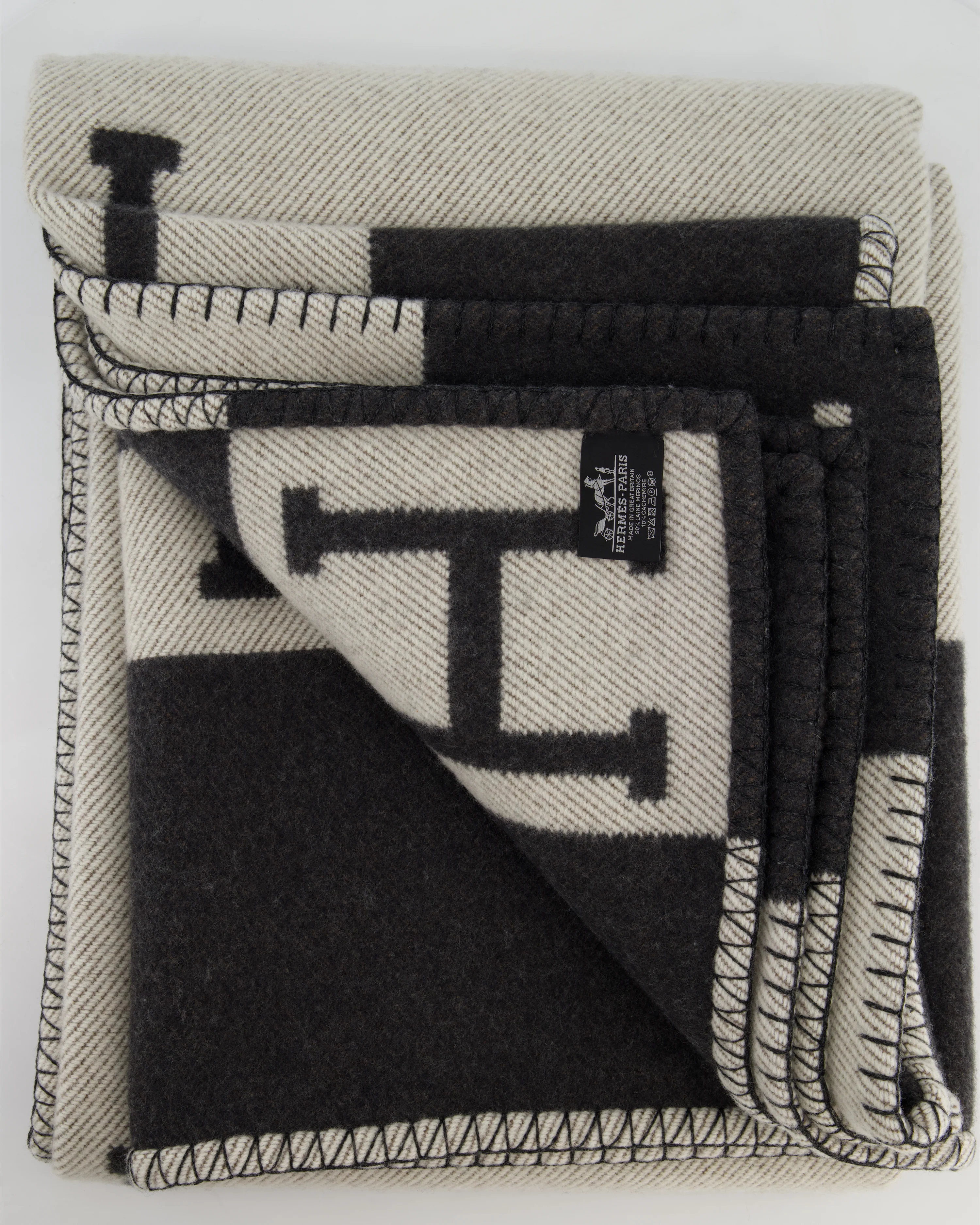 *STORE FRESH* Hermès Gris Fonce and Ecru Cashmere Avalon Throw Blanket RRP £1,620 - Image 3