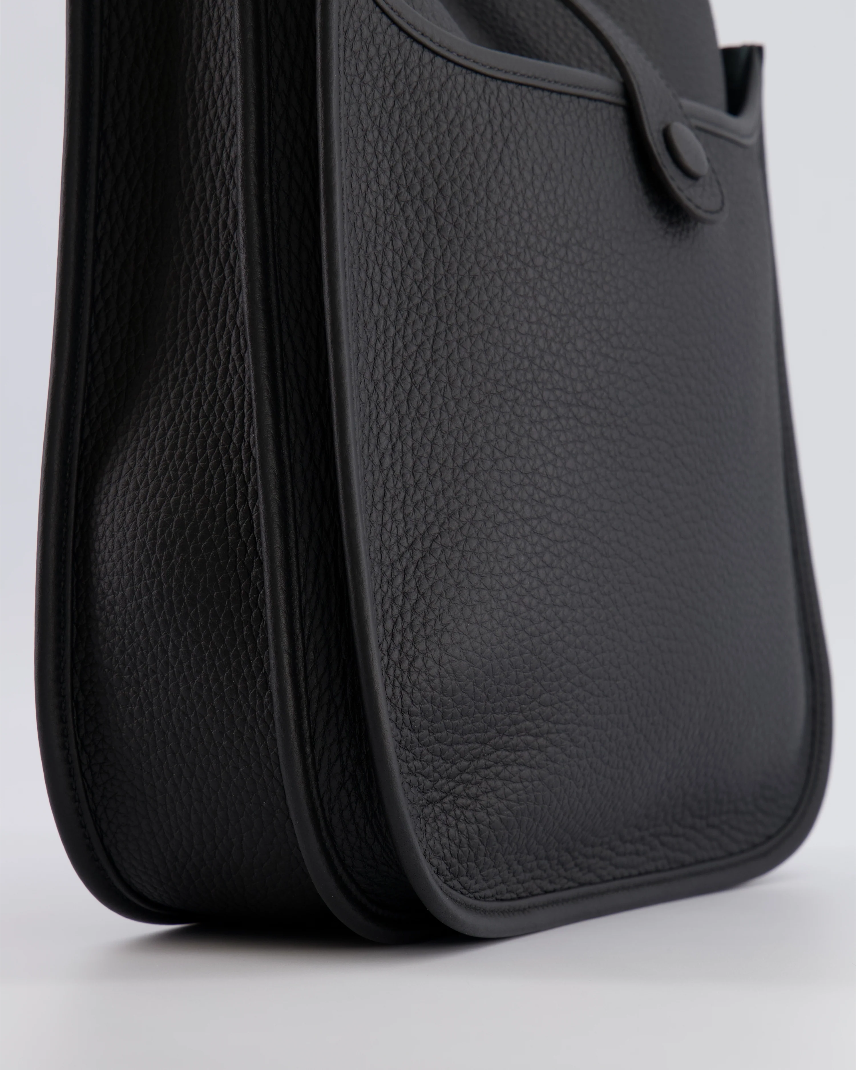 Hermès Evelyne III 29 Bag in Black Taurillon Clemence Leather with Gold Hardware - Image 13