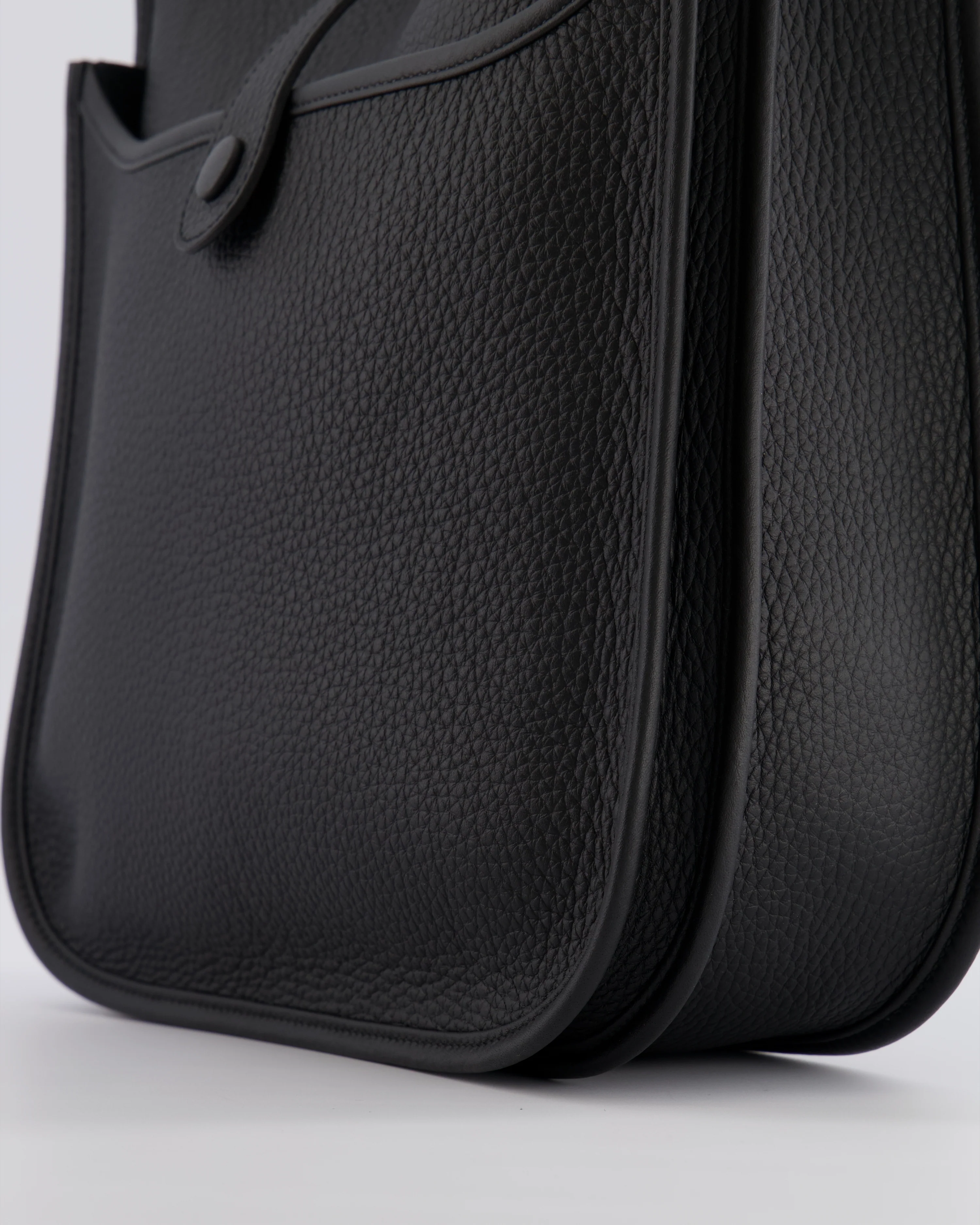 Hermès Evelyne III 29 Bag in Black Taurillon Clemence Leather with Gold Hardware - Image 14