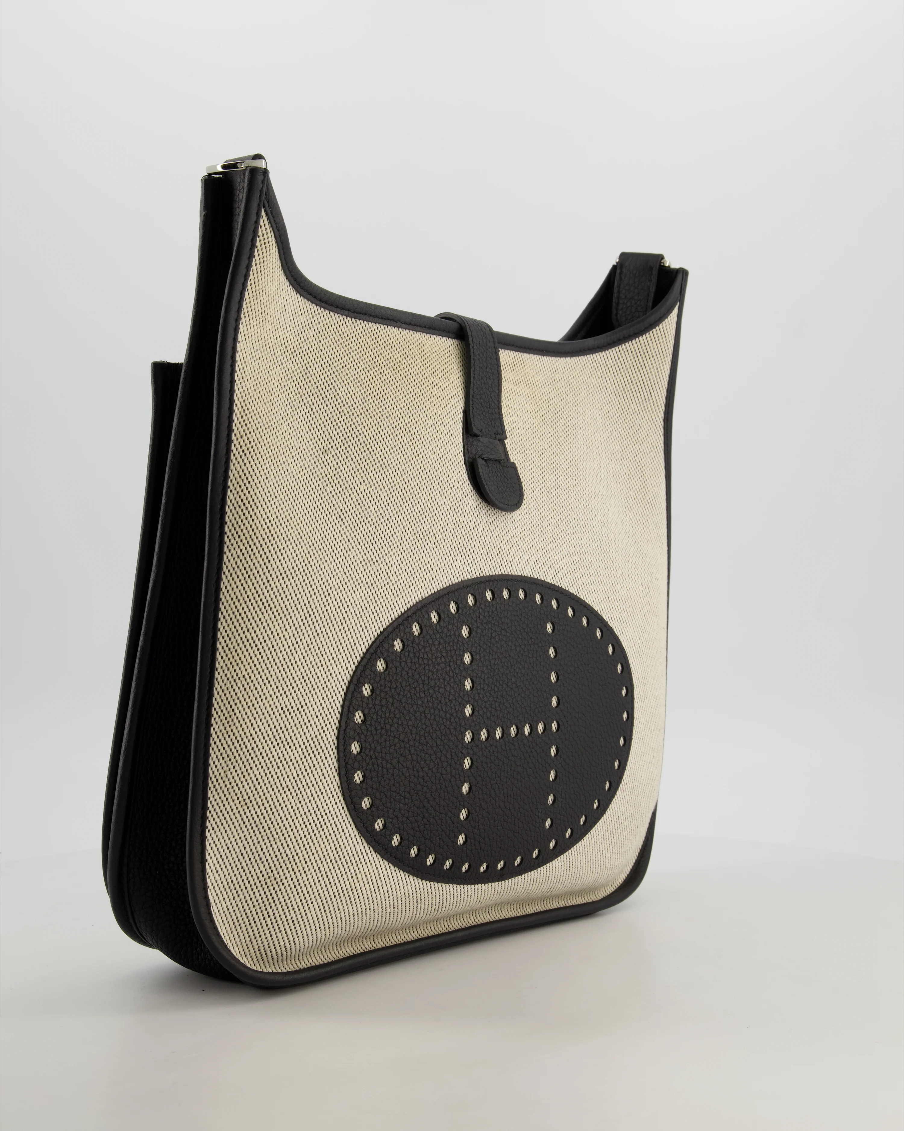 Hermès Evelyne III 29 Bag in Ecru Toile Canvas with Noir Taurillon Clemence Leather and Palladium Hardware - Image 3