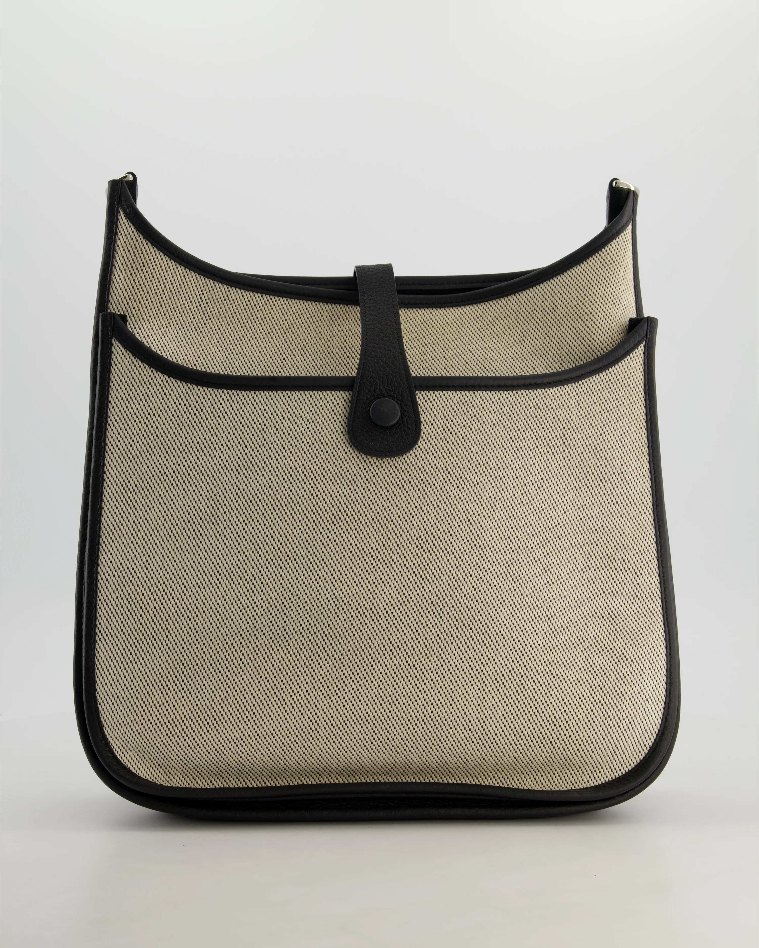 Hermès Evelyne III 29 Bag in Ecru Toile Canvas with Noir Taurillon Clemence Leather and Palladium Hardware - Image 6