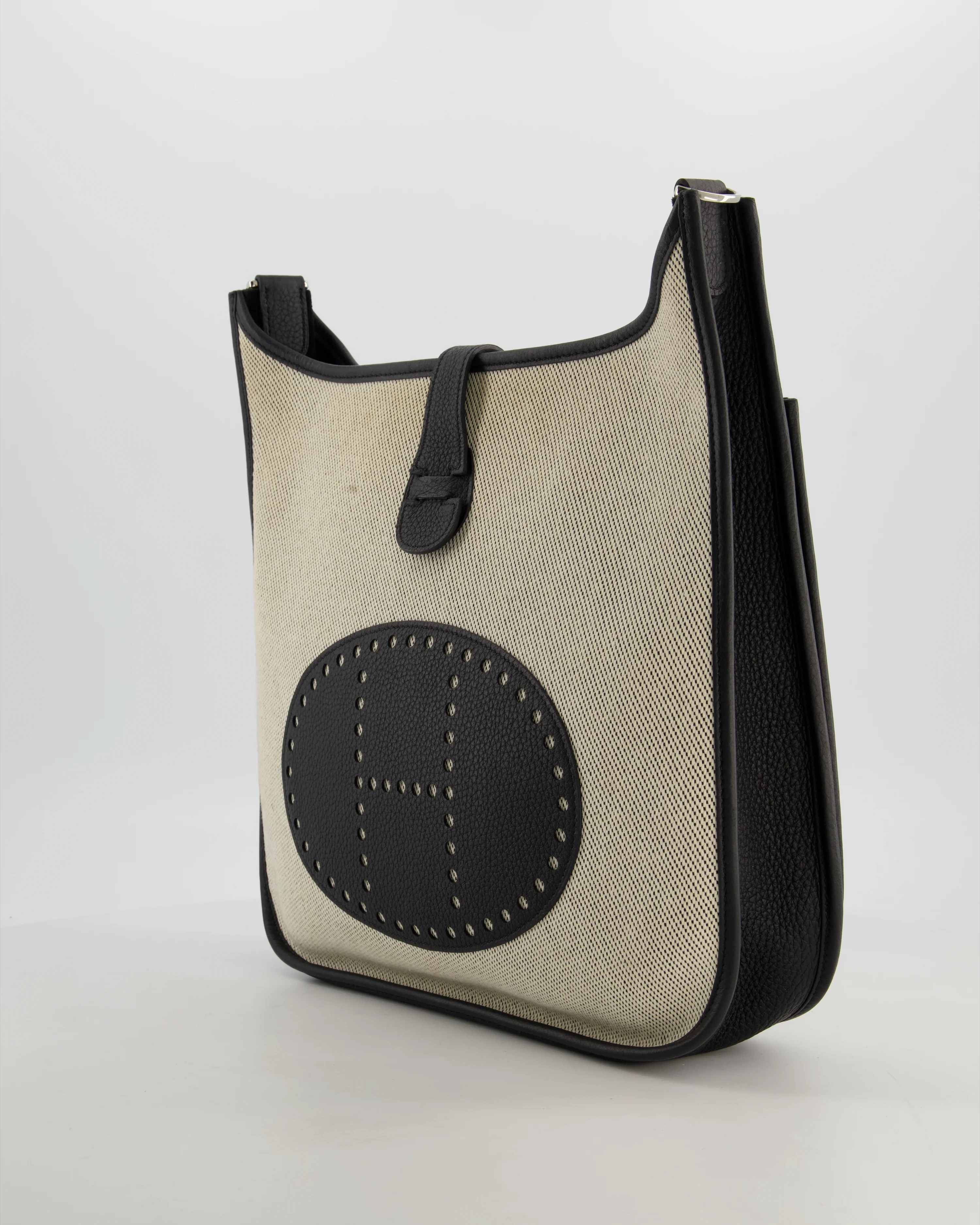 Hermès Evelyne III 29 Bag in Ecru Toile Canvas with Noir Taurillon Clemence Leather and Palladium Hardware - Image 9