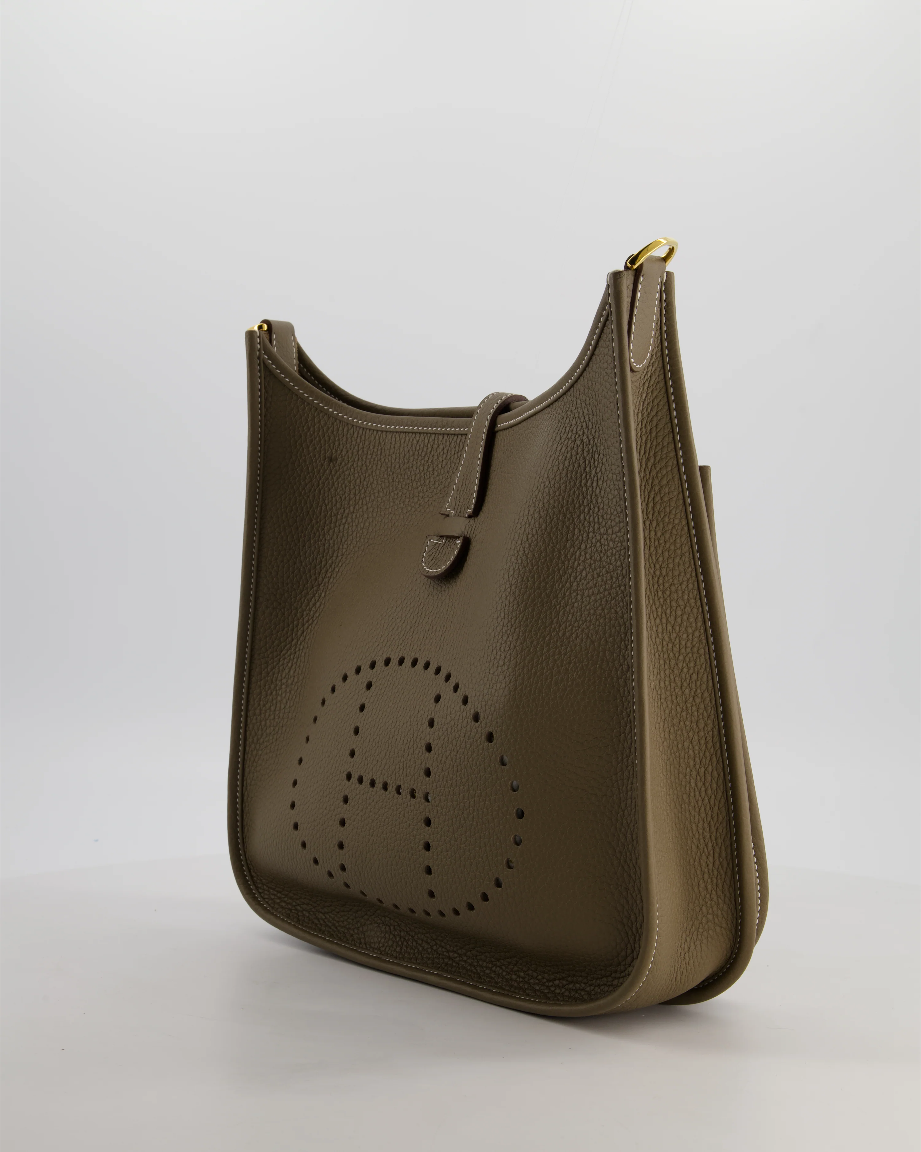 Hermès Evelyne III 29 Bag in Etoupe Taurillon Clemence Leather with Gold Hardware - Image 9