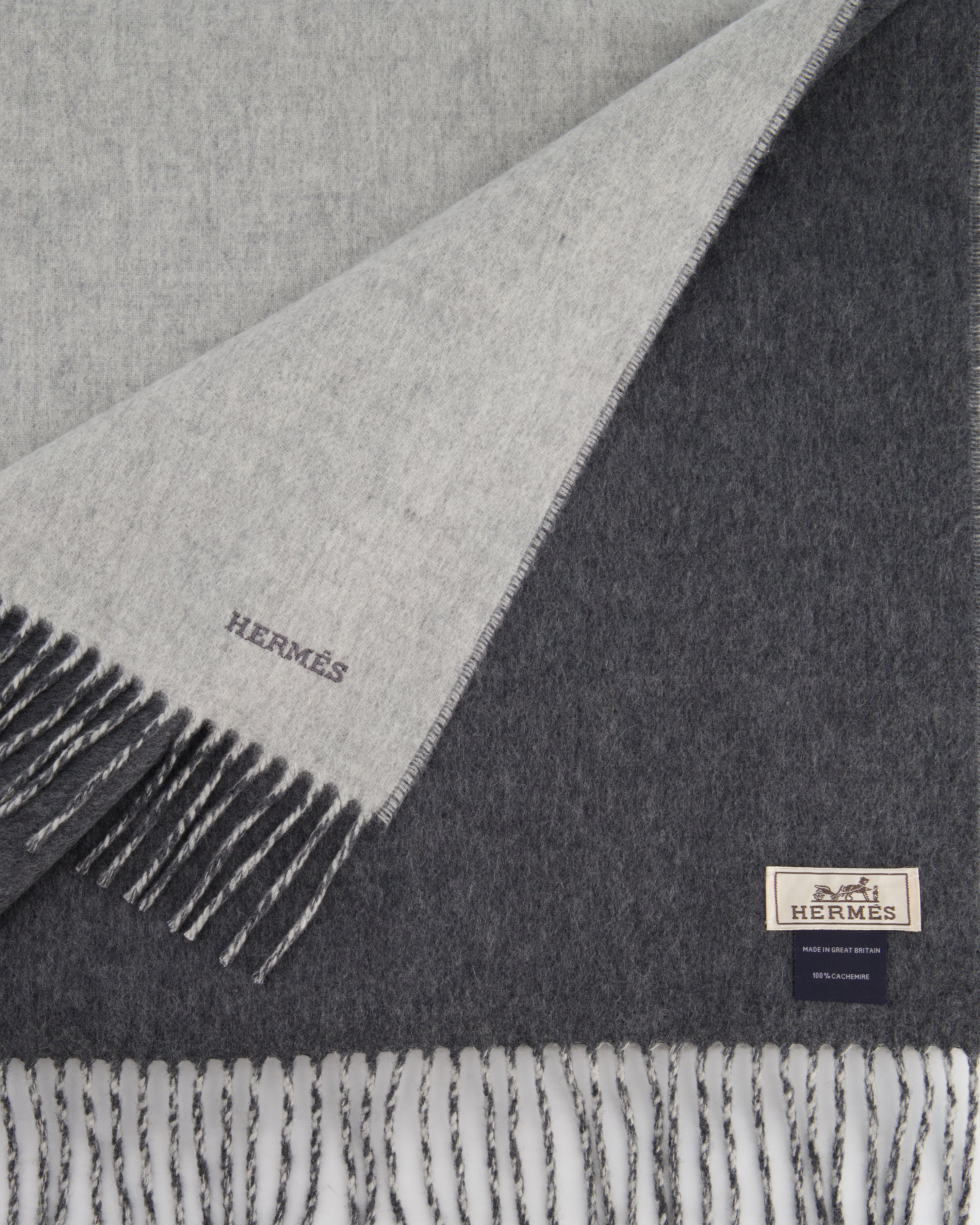 Hermès Grey Two Tone Cashmere Scarf with Stitched Logo Size 160cm x 43cm - Image 4
