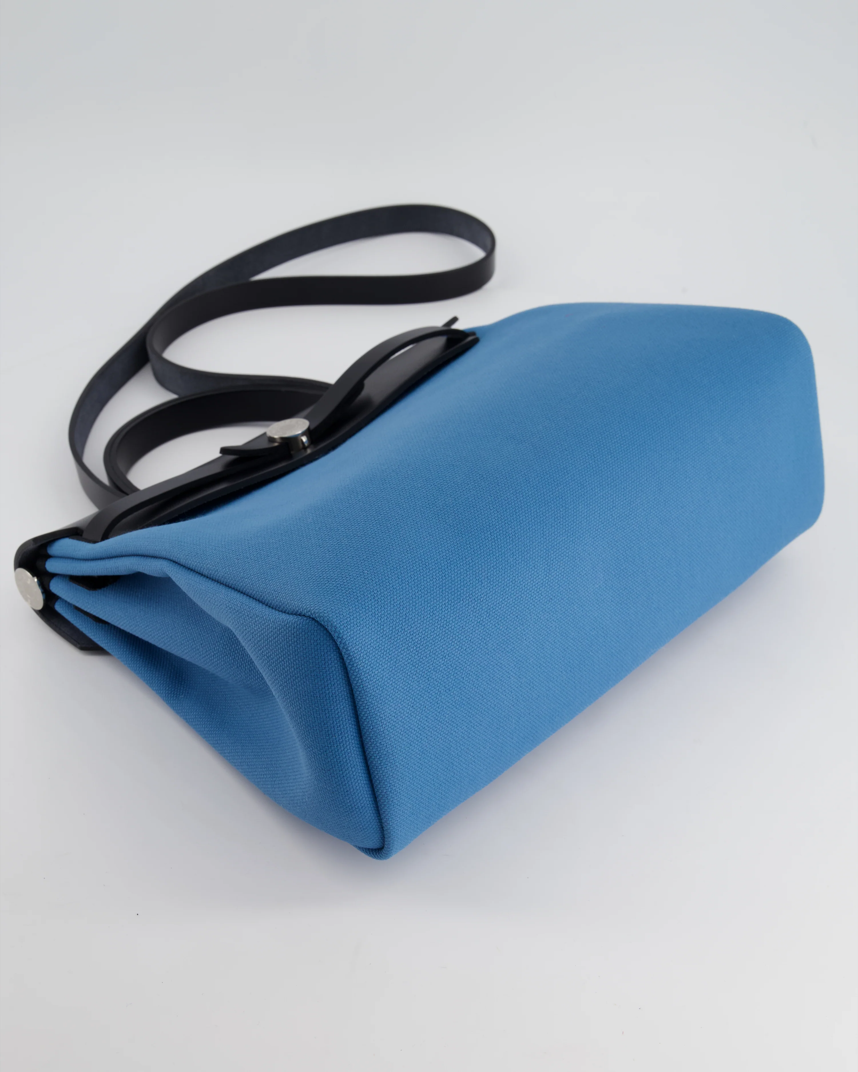 Hermès Herbag 31 Bag in Blue Jean Canvas and Noir Vache Hunter Leather with Palladium Hardware - Image 17