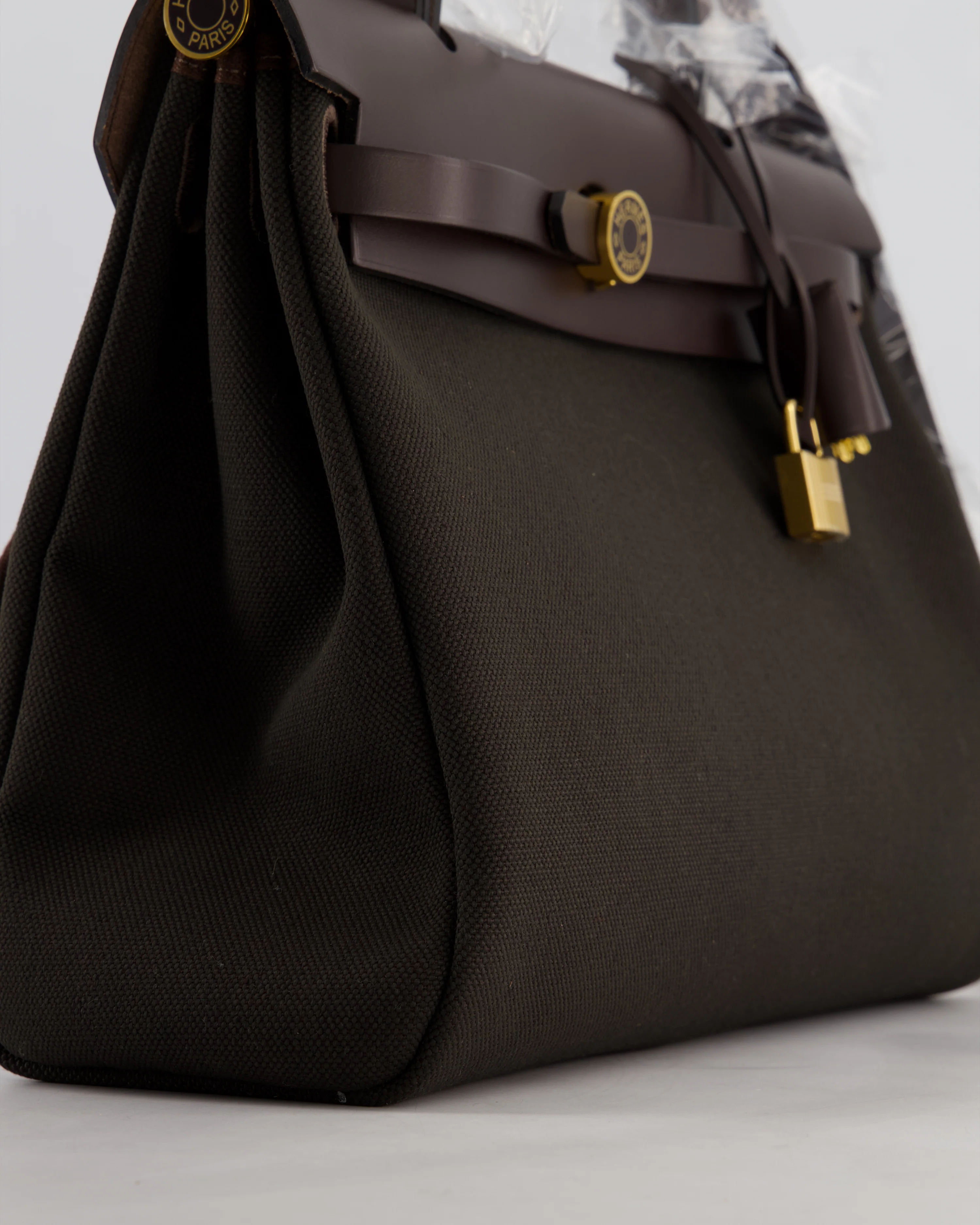 Hermès Herbag 31 Zip Bag in Dark Bronze in Toile Officier Canvas, and Ebene Vache Hunter Leather with Gold Hardware - Image 10