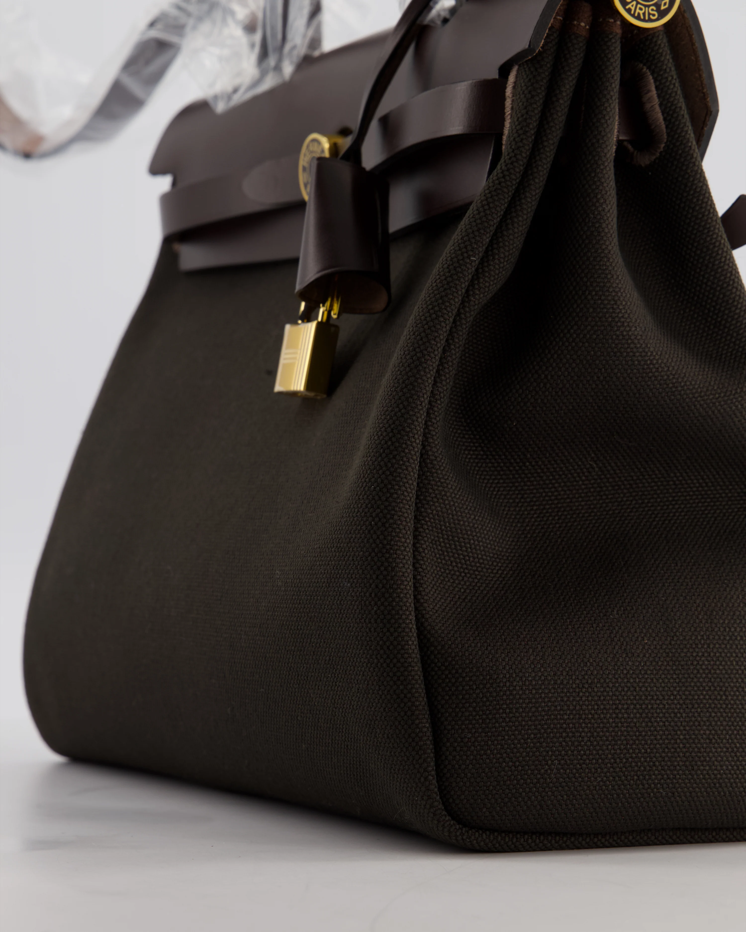 Hermès Herbag 31 Zip Bag in Dark Bronze in Toile Officier Canvas, and Ebene Vache Hunter Leather with Gold Hardware - Image 11