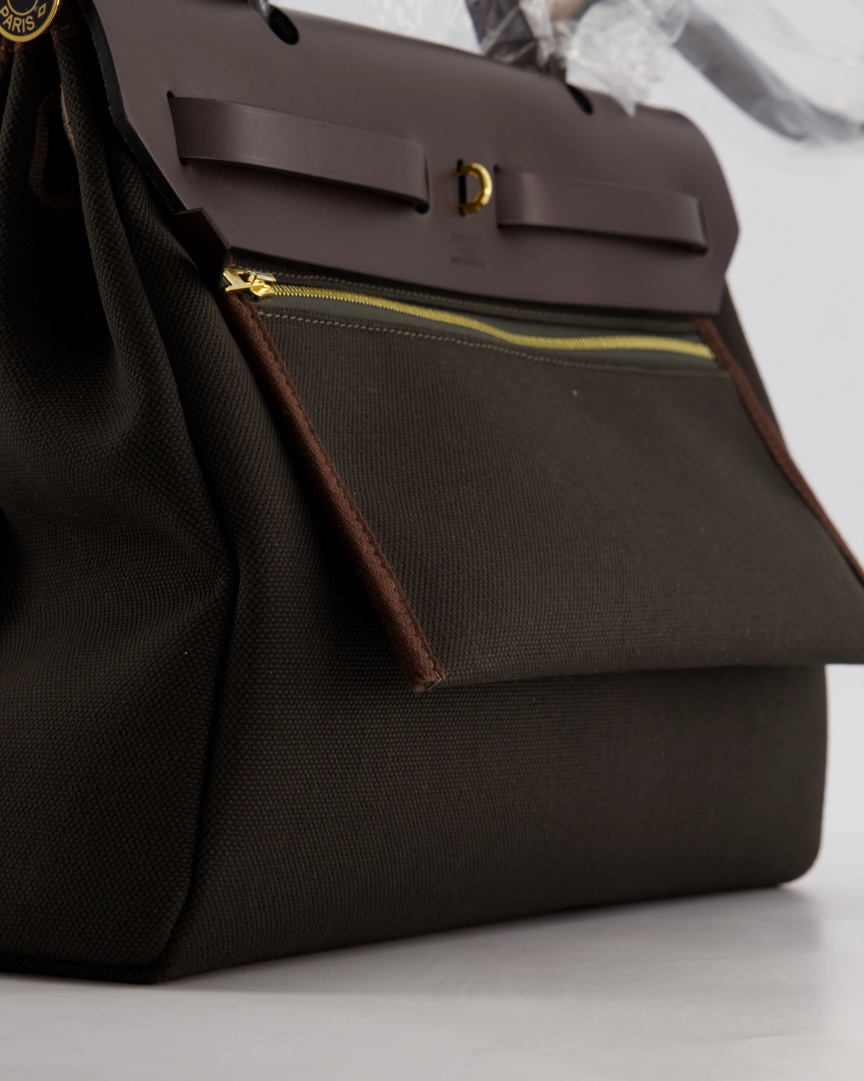 Hermès Herbag 31 Zip Bag in Dark Bronze in Toile Officier Canvas, and Ebene Vache Hunter Leather with Gold Hardware - Image 13