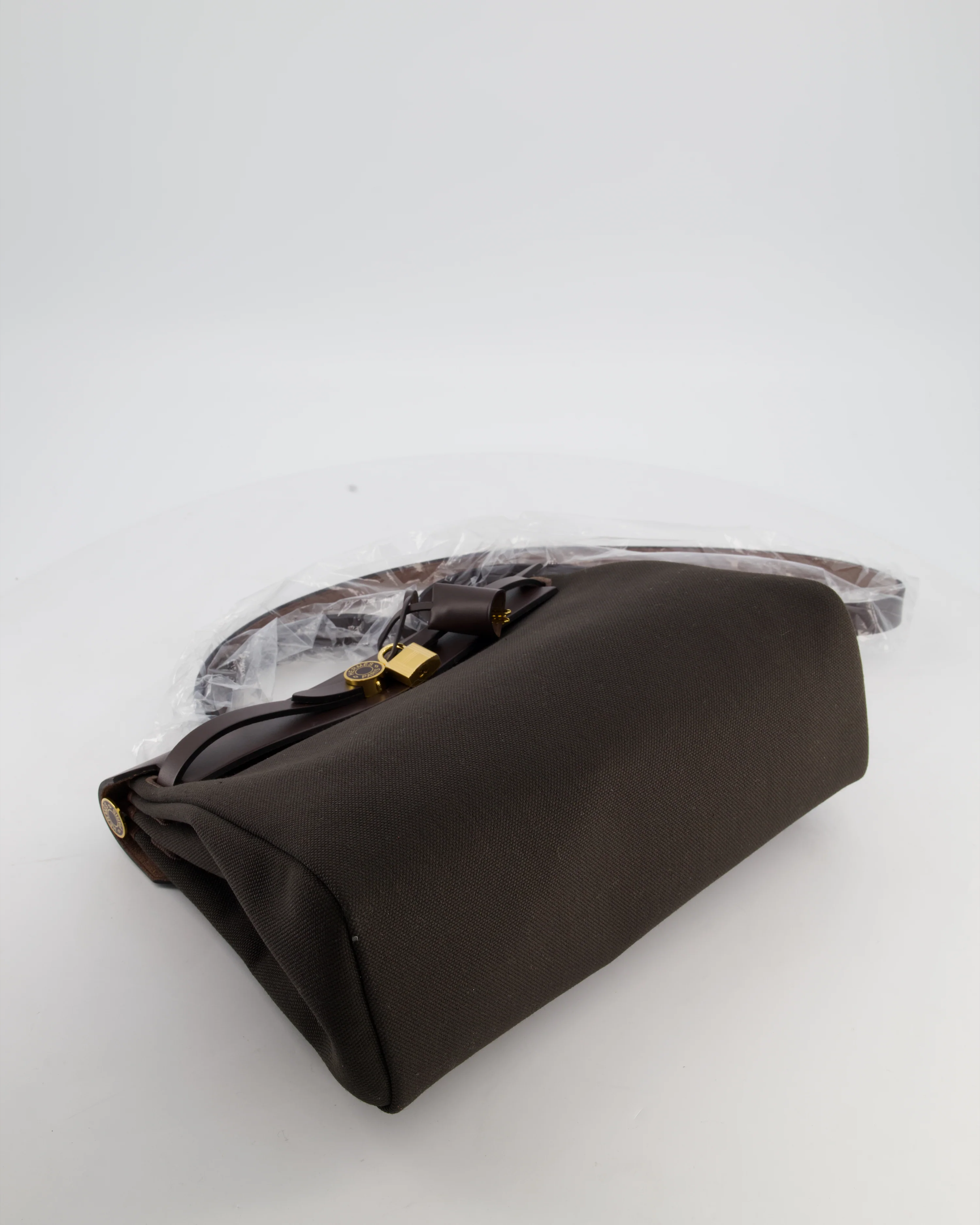 Hermès Herbag 31 Zip Bag in Dark Bronze in Toile Officier Canvas, and Ebene Vache Hunter Leather with Gold Hardware - Image 16