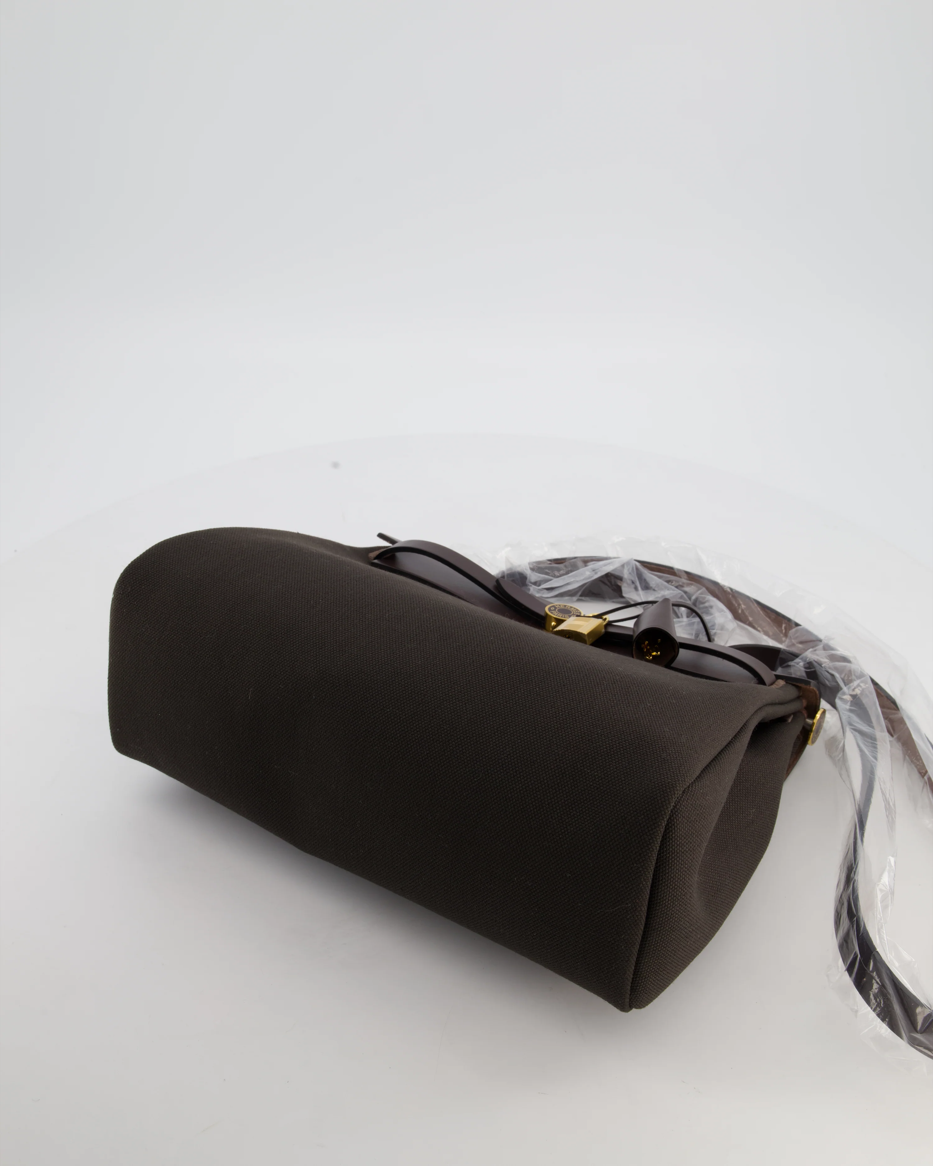Hermès Herbag 31 Zip Bag in Dark Bronze in Toile Officier Canvas, and Ebene Vache Hunter Leather with Gold Hardware - Image 17