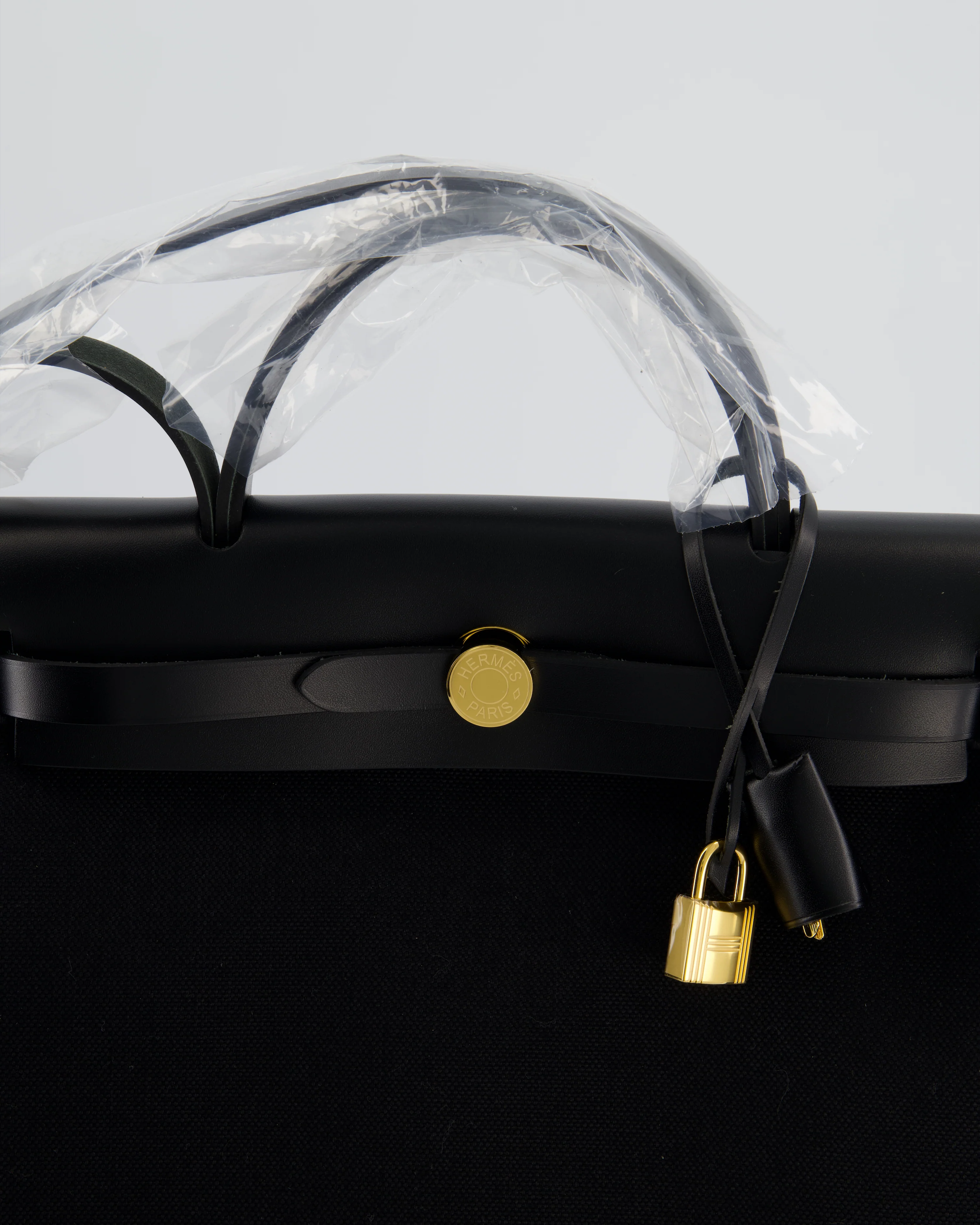 Hermès Herbag 31 Zip Bag in Noir Toile Officier Canvas, Noir Vache Hunter Leather with Gold Hardware - Image 17