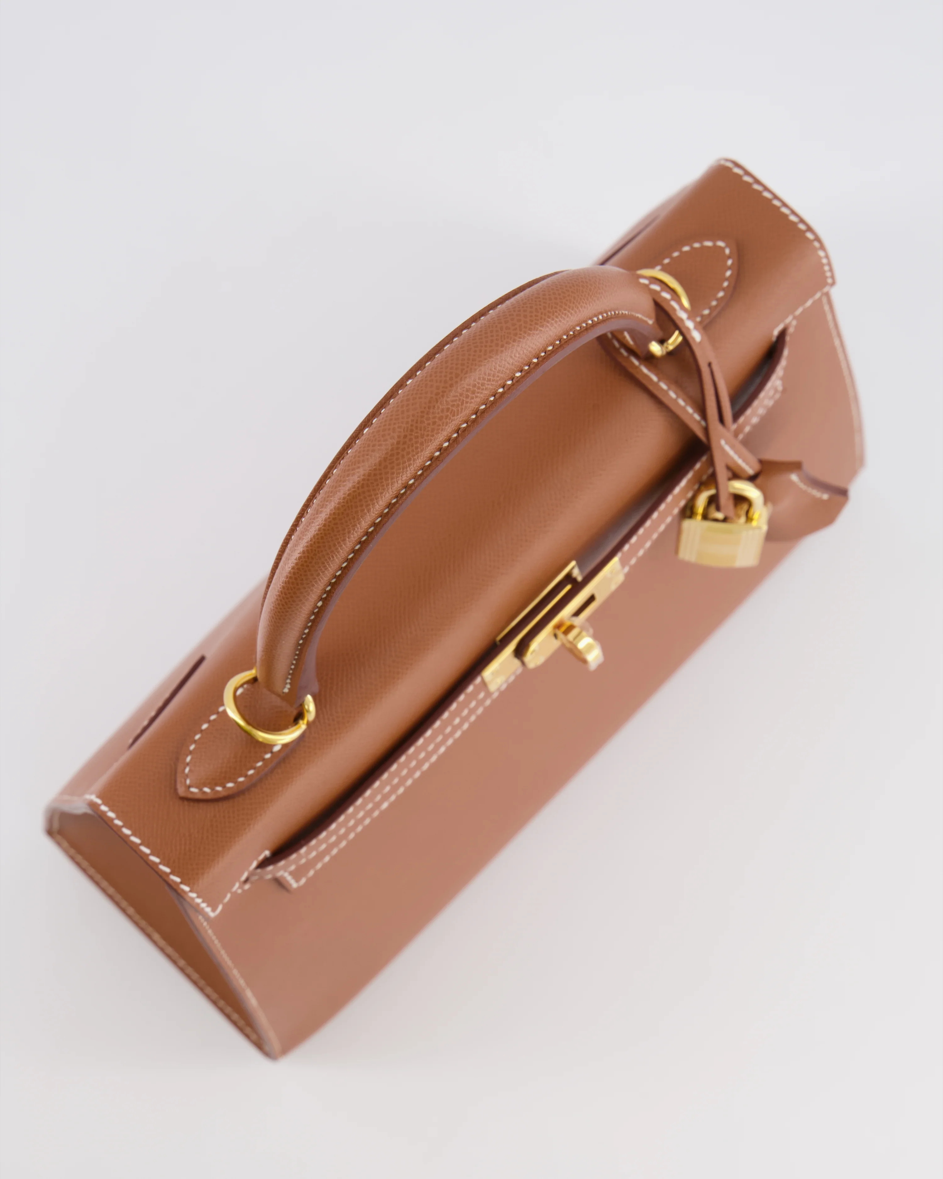 Hermès Kelly 25 II Sellier Bag in Gold Veau Madame Leather with Gold Hardware - Image 17