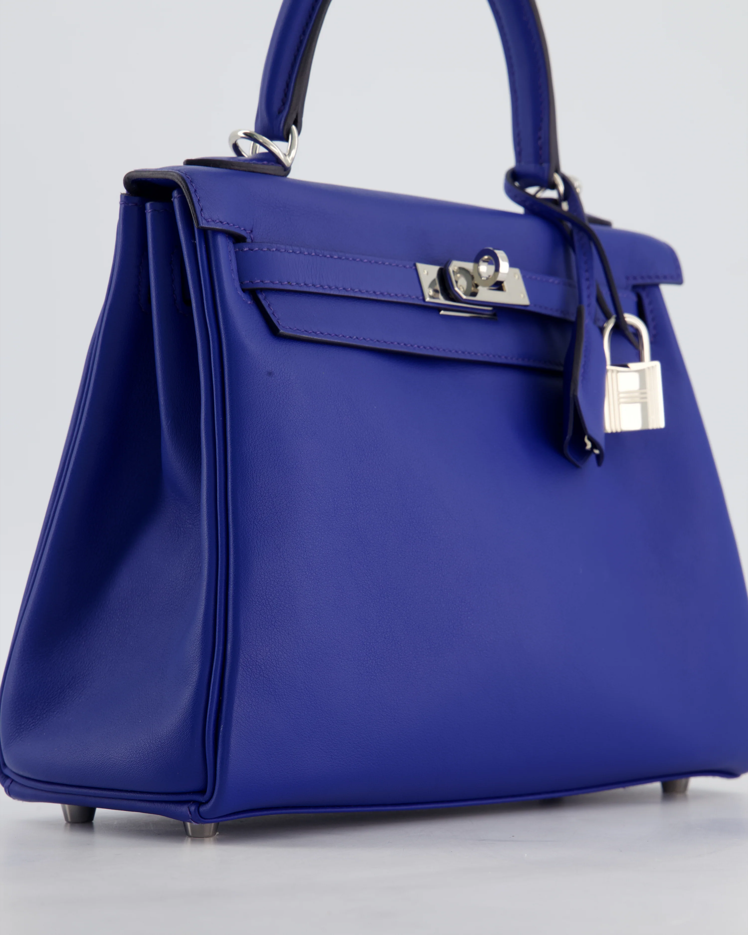 Hermès Kelly 25 Retourne Bag in Bleu France Swift Leather Bleu with Palladium Hardware - Image 11
