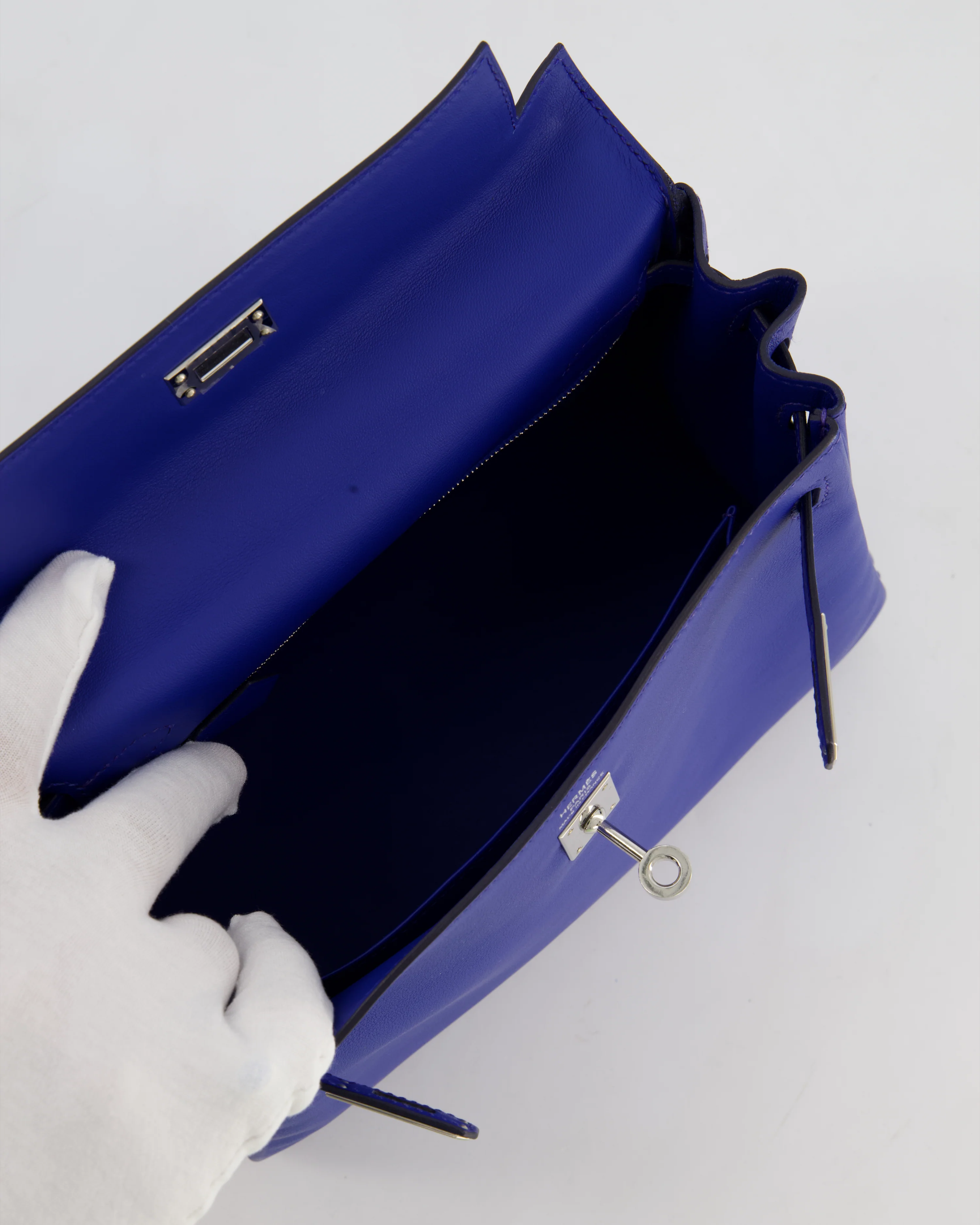 Hermès Kelly 25 Retourne Bag in Bleu France Swift Leather Bleu with Palladium Hardware - Image 21