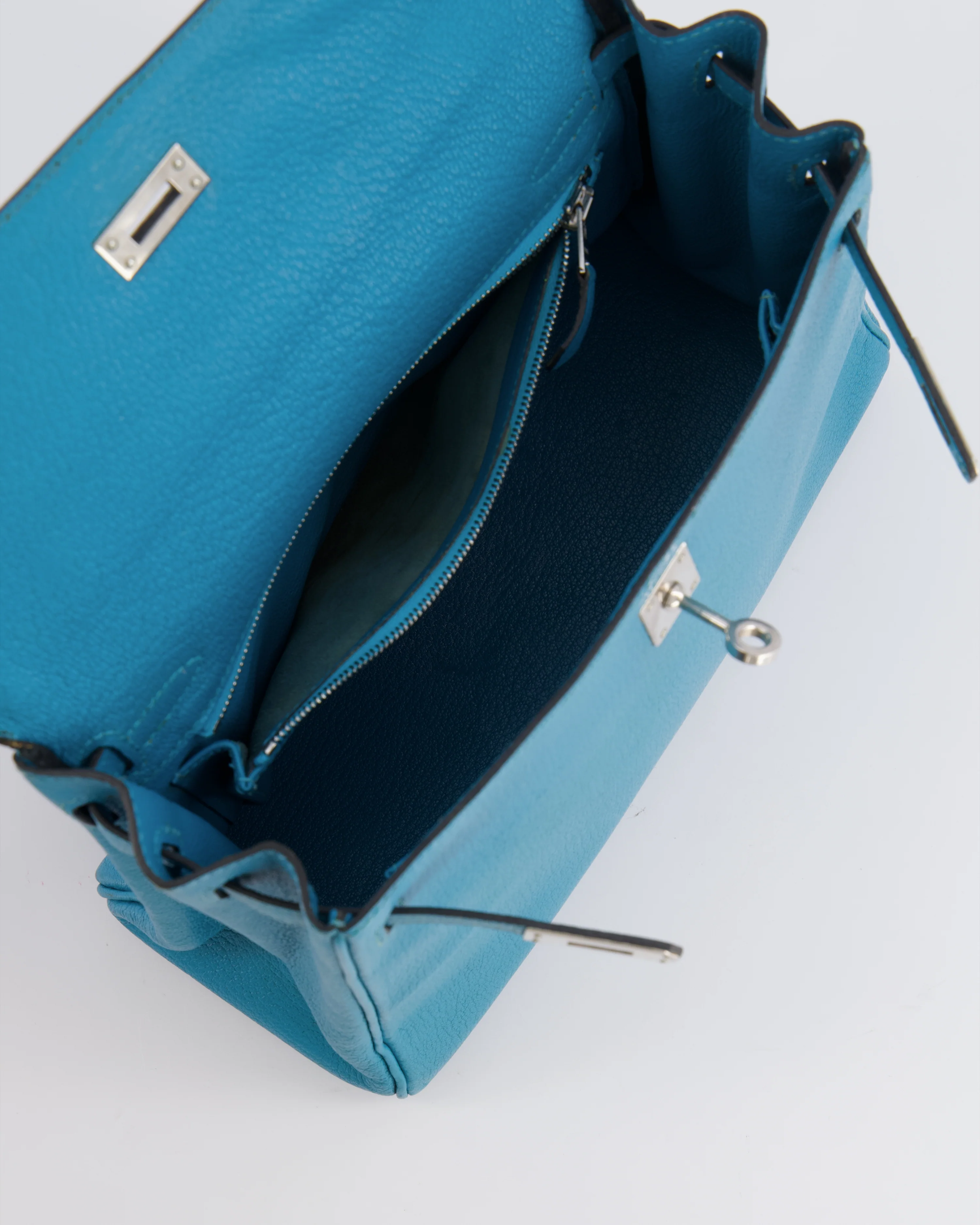 Hermès Kelly 25 Retourne Bag in Bleu Paon Evercolor Leather with Palladium Hardware - Image 21