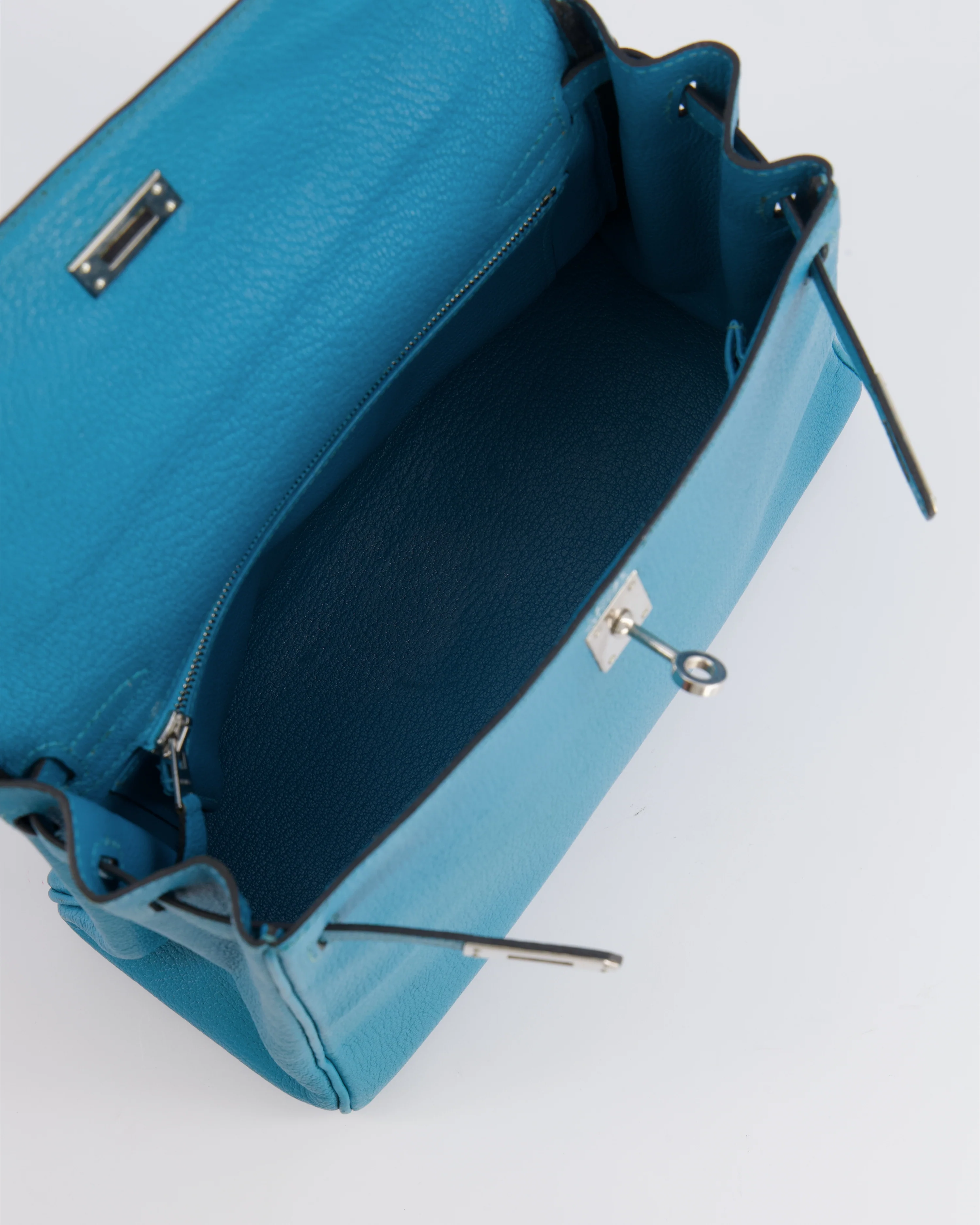 Hermès Kelly 25 Retourne Bag in Bleu Paon Evercolor Leather with Palladium Hardware - Image 22