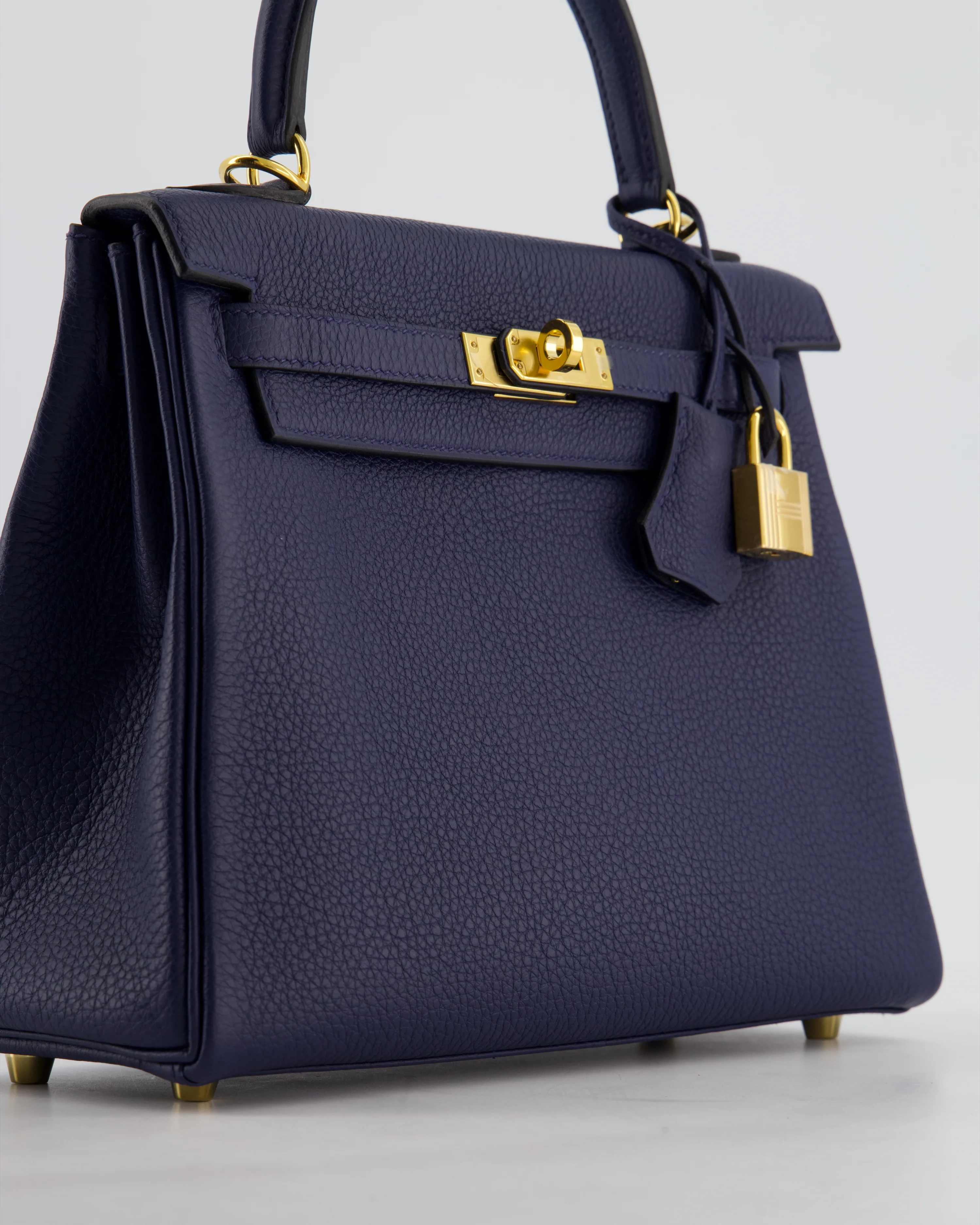 Hermès Kelly 25 Retourne Bag in Bleu Navy Togo Leather Bleu with Gold Hardware - Image 11
