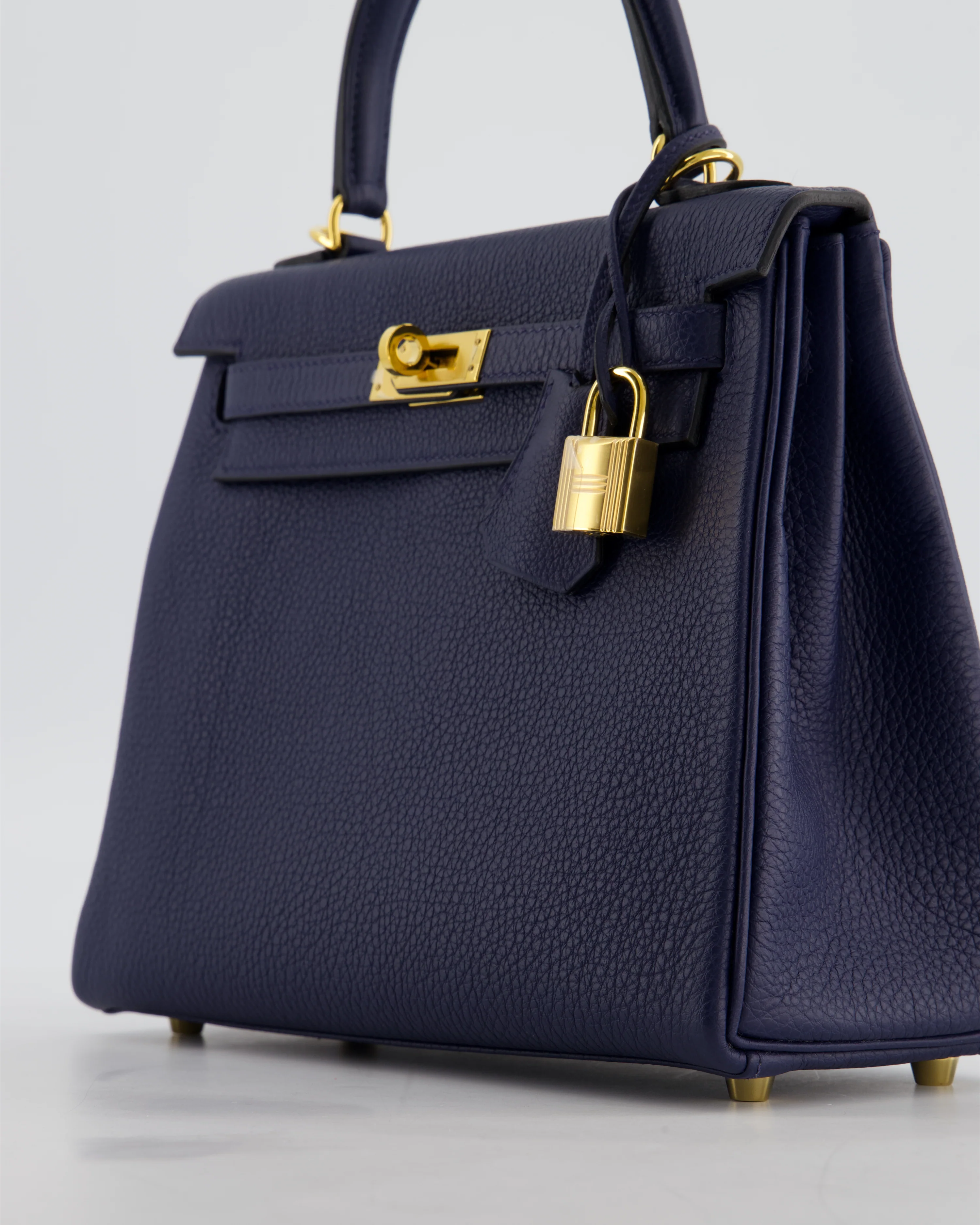 Hermès Kelly 25 Retourne Bag in Bleu Navy Togo Leather Bleu with Gold Hardware - Image 12