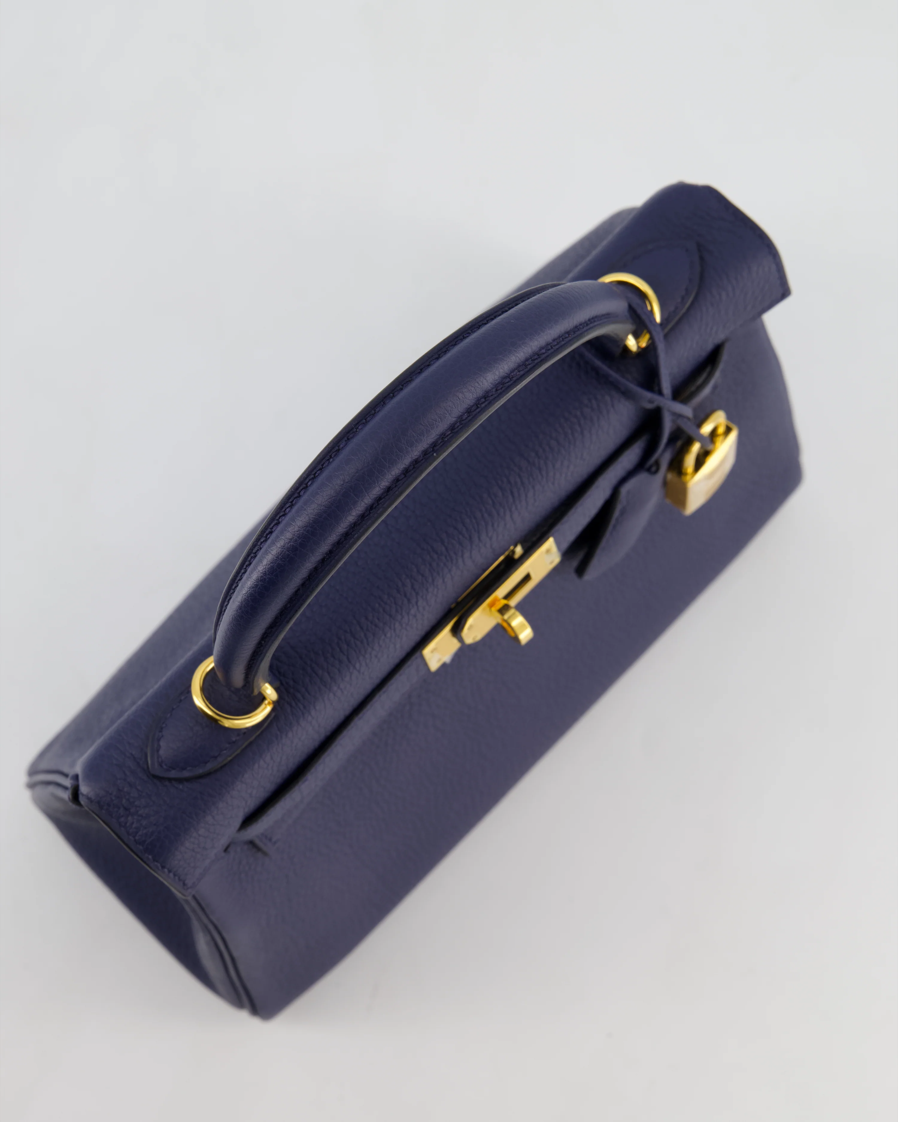 Hermès Kelly 25 Retourne Bag in Bleu Navy Togo Leather Bleu with Gold Hardware - Image 17