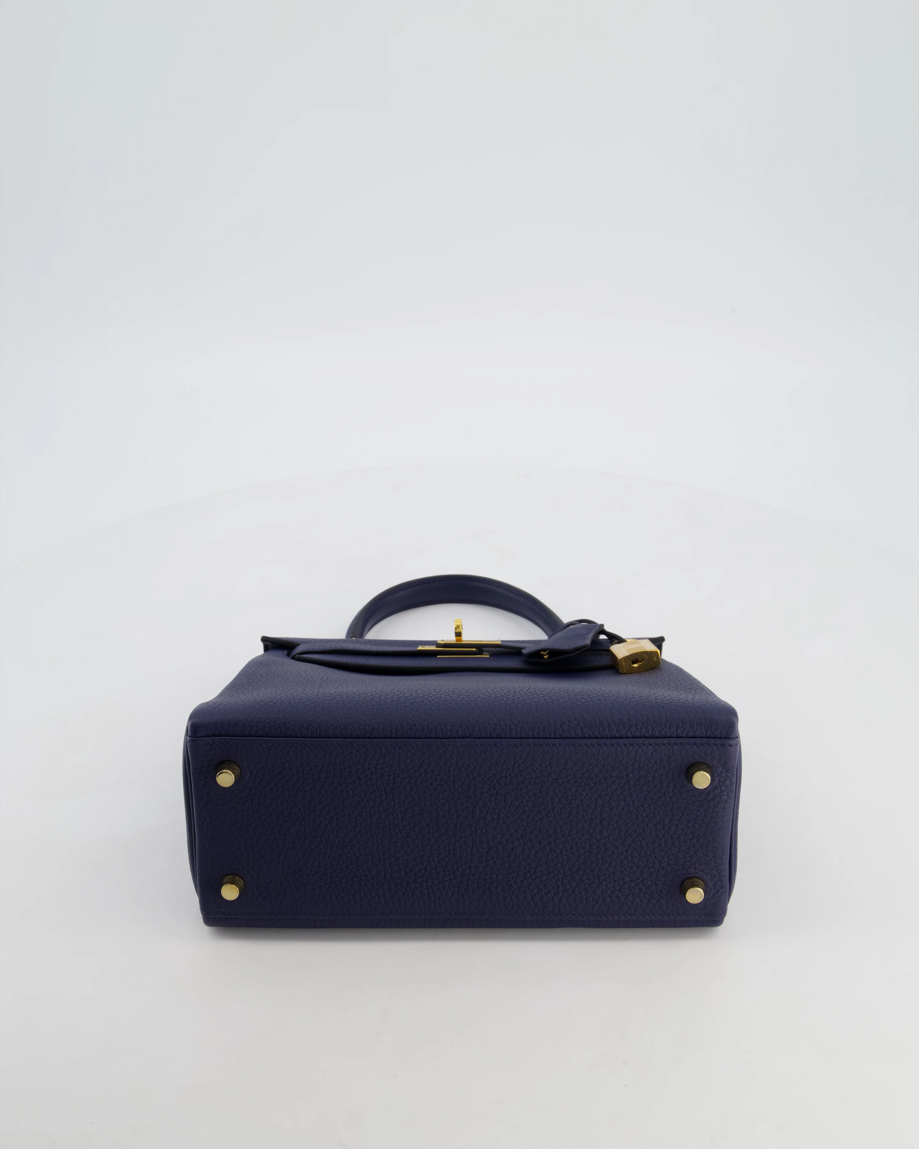 Hermès Kelly 25 Retourne Bag in Bleu Navy Togo Leather Bleu with Gold Hardware - Image 22