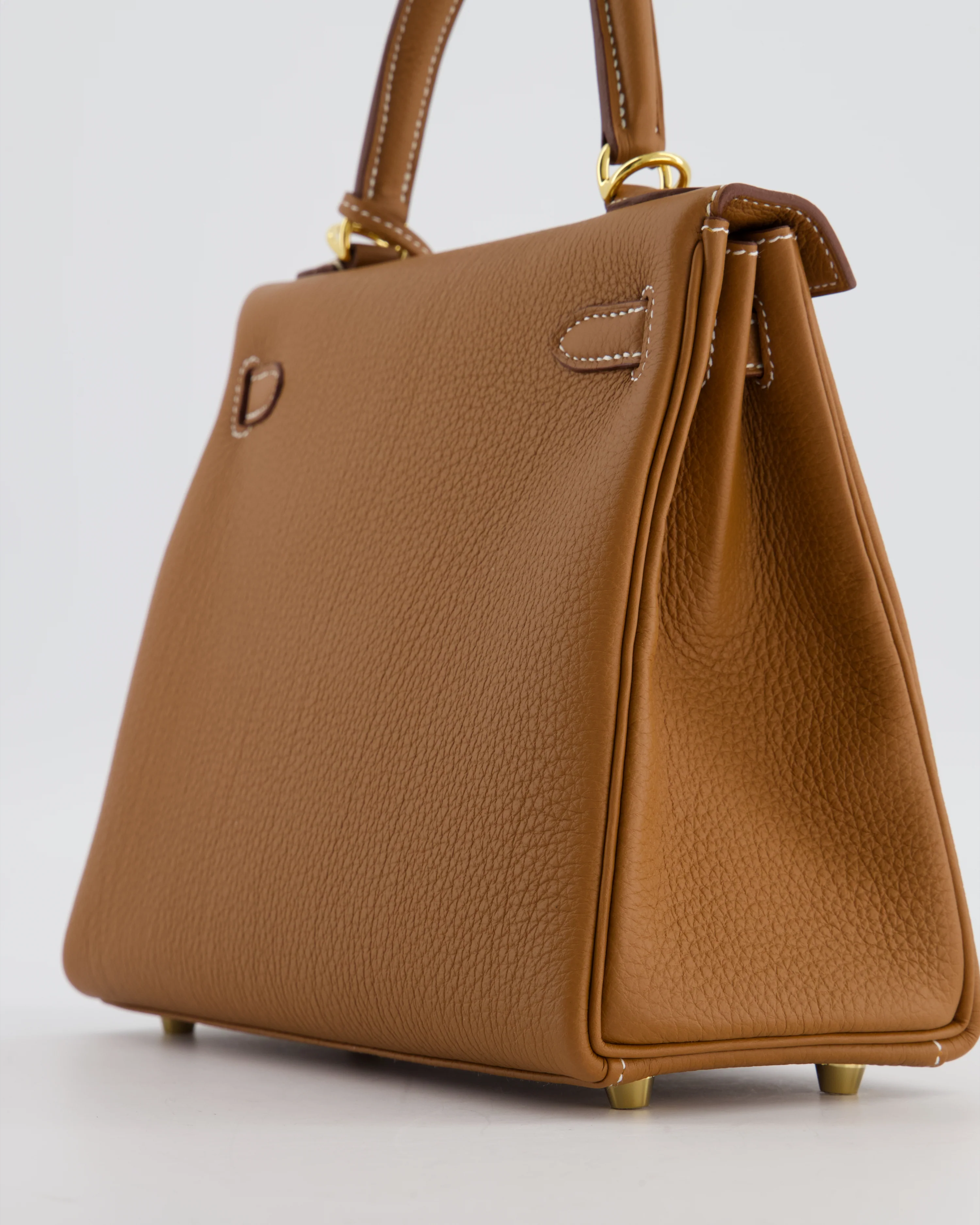 Hermès Kelly 25 Retourne Bag in Gold Togo Leather with Gold Hardware - Image 11