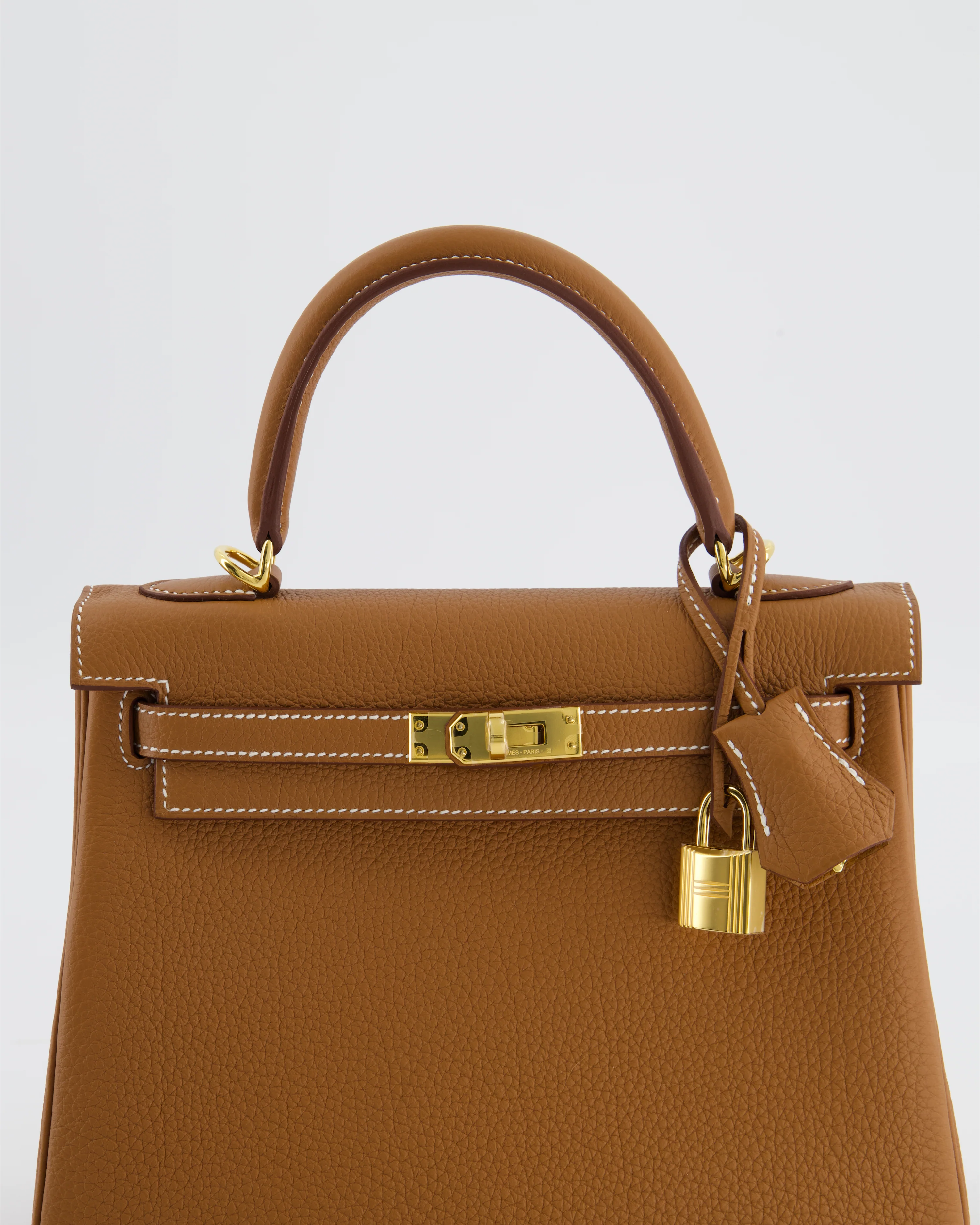 Hermès Kelly 25 Retourne Bag in Gold Togo Leather with Gold Hardware - Image 13
