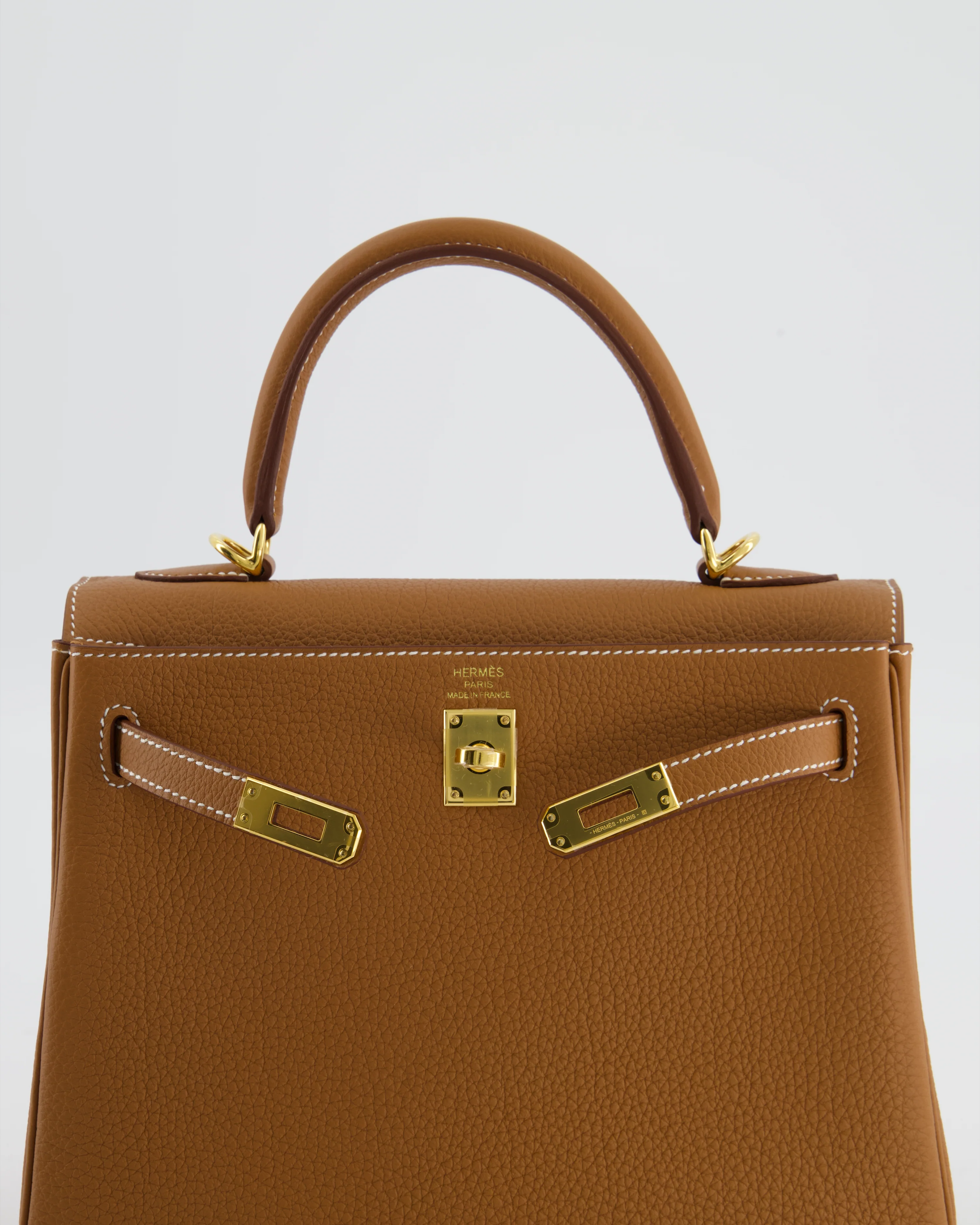 Hermès Kelly 25 Retourne Bag in Gold Togo Leather with Gold Hardware - Image 14